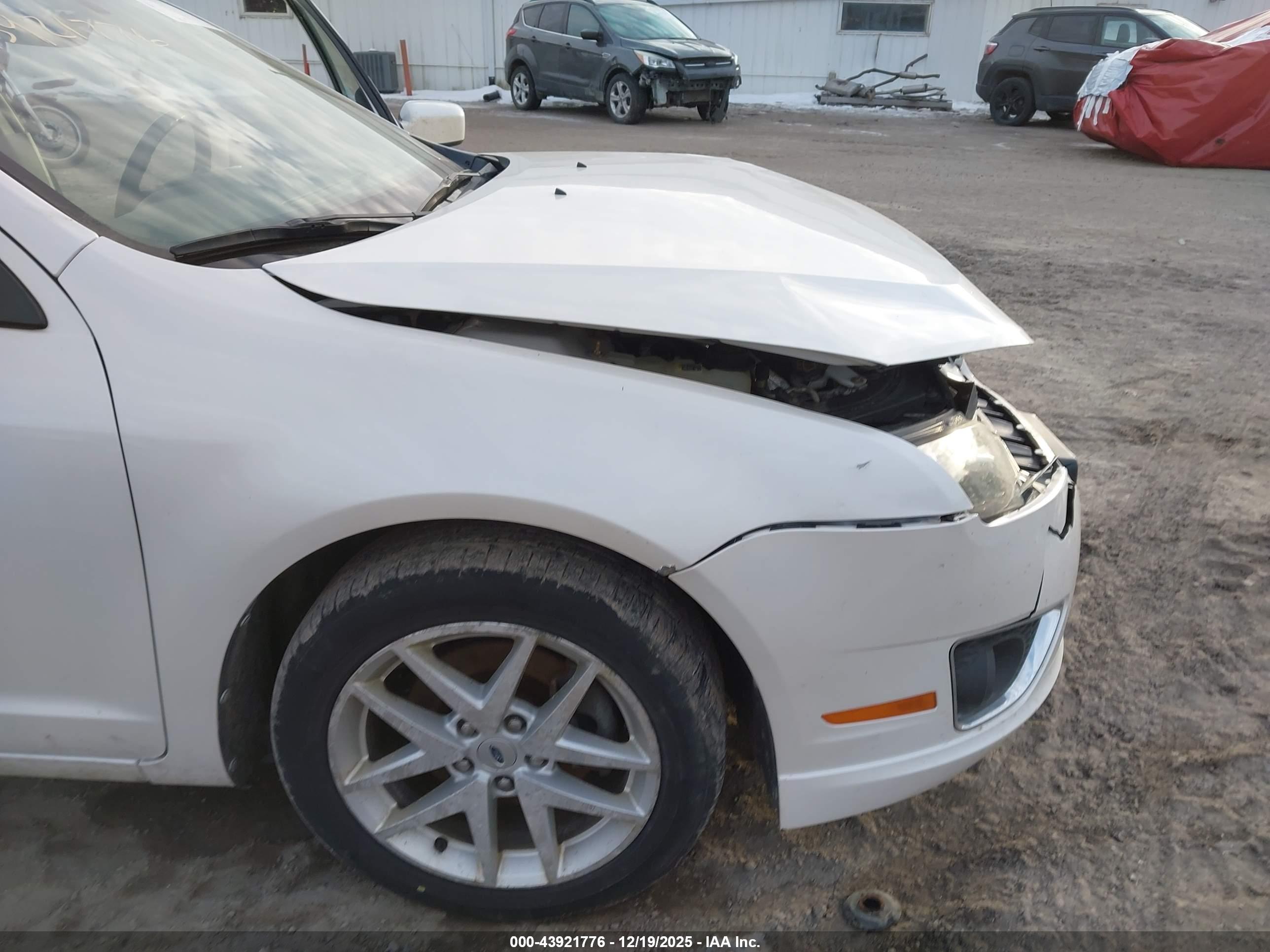 FORD FUSION image 6