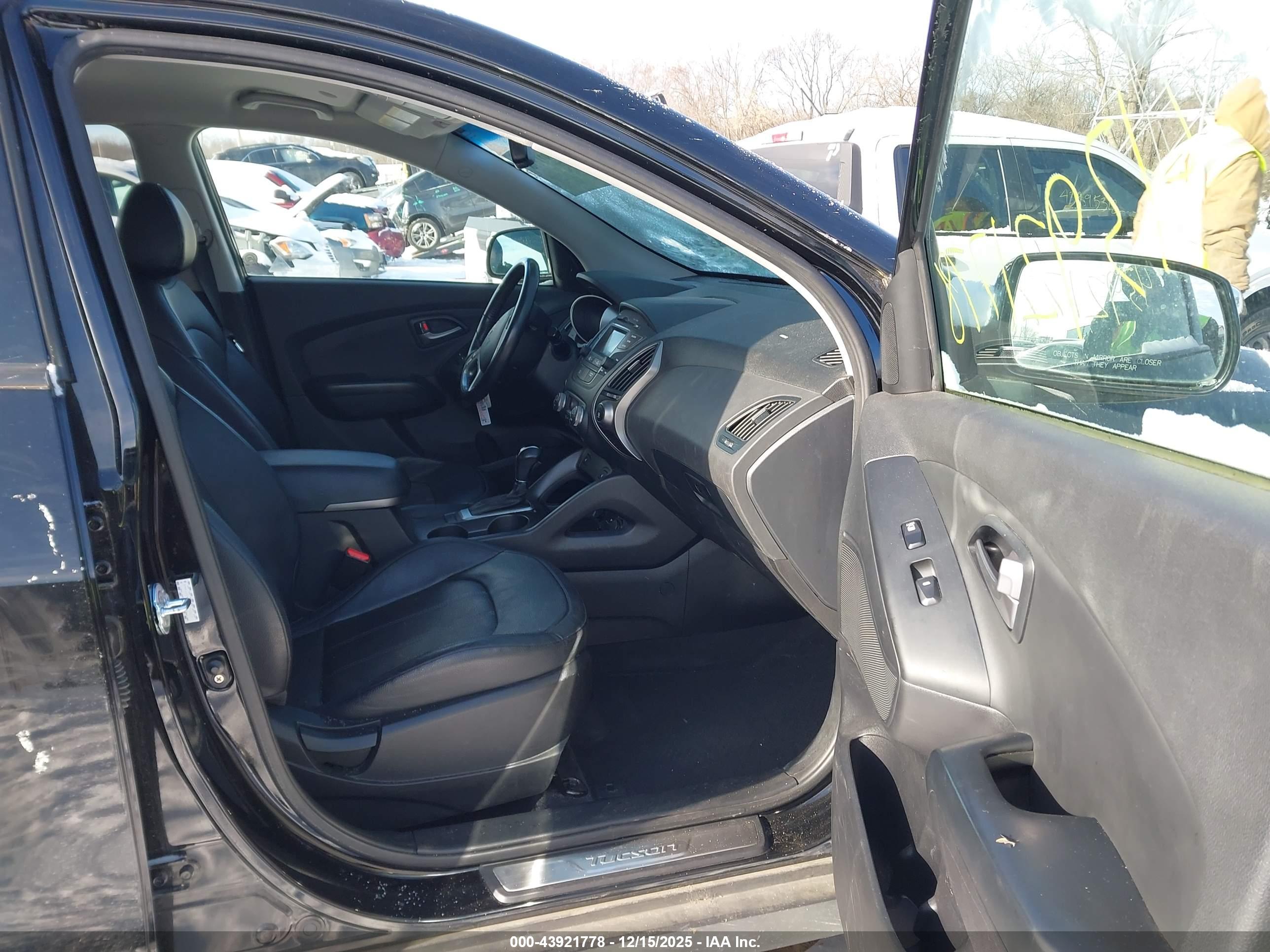 HYUNDAI TUCSON image 5
