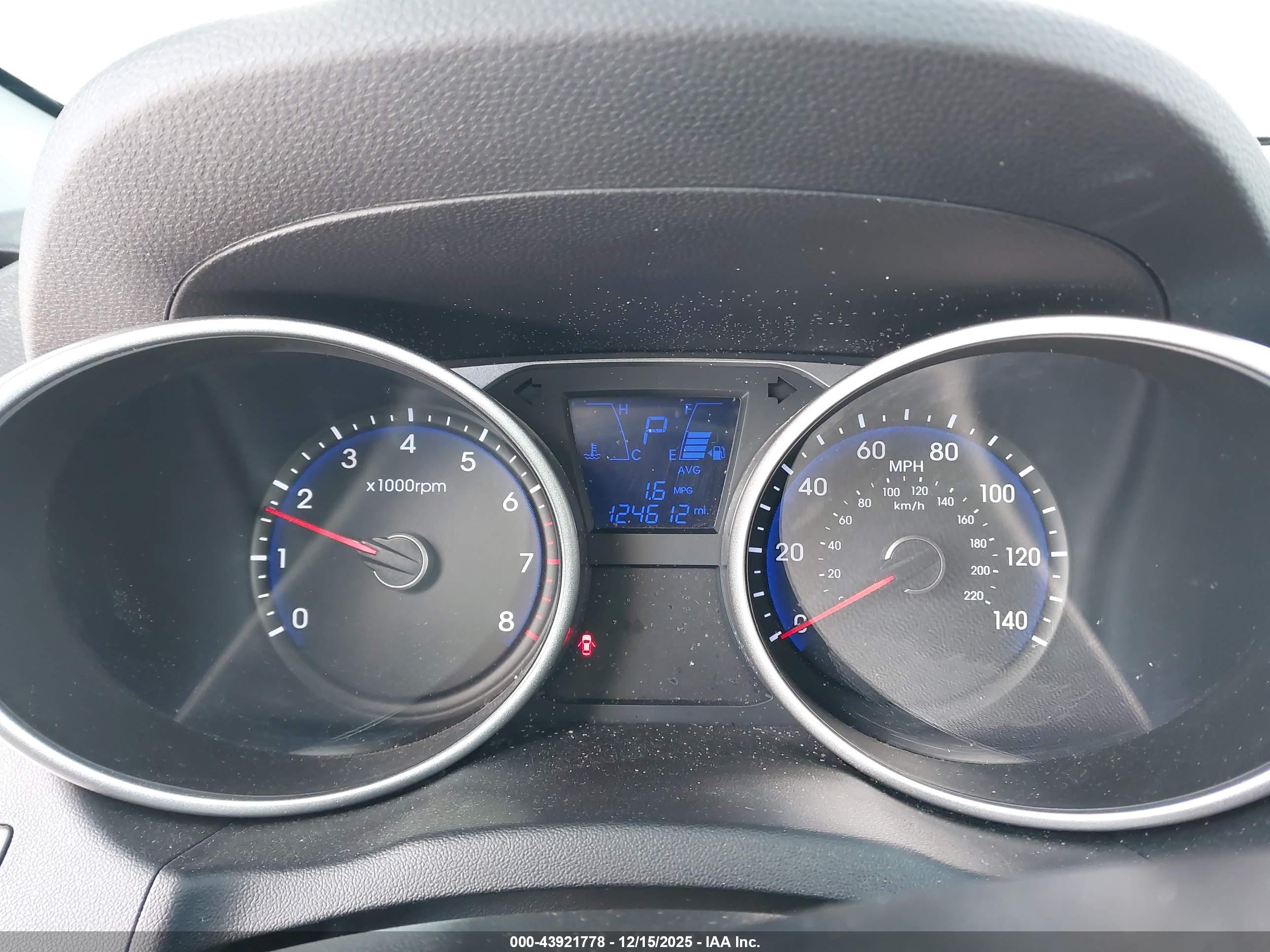 HYUNDAI TUCSON image 7