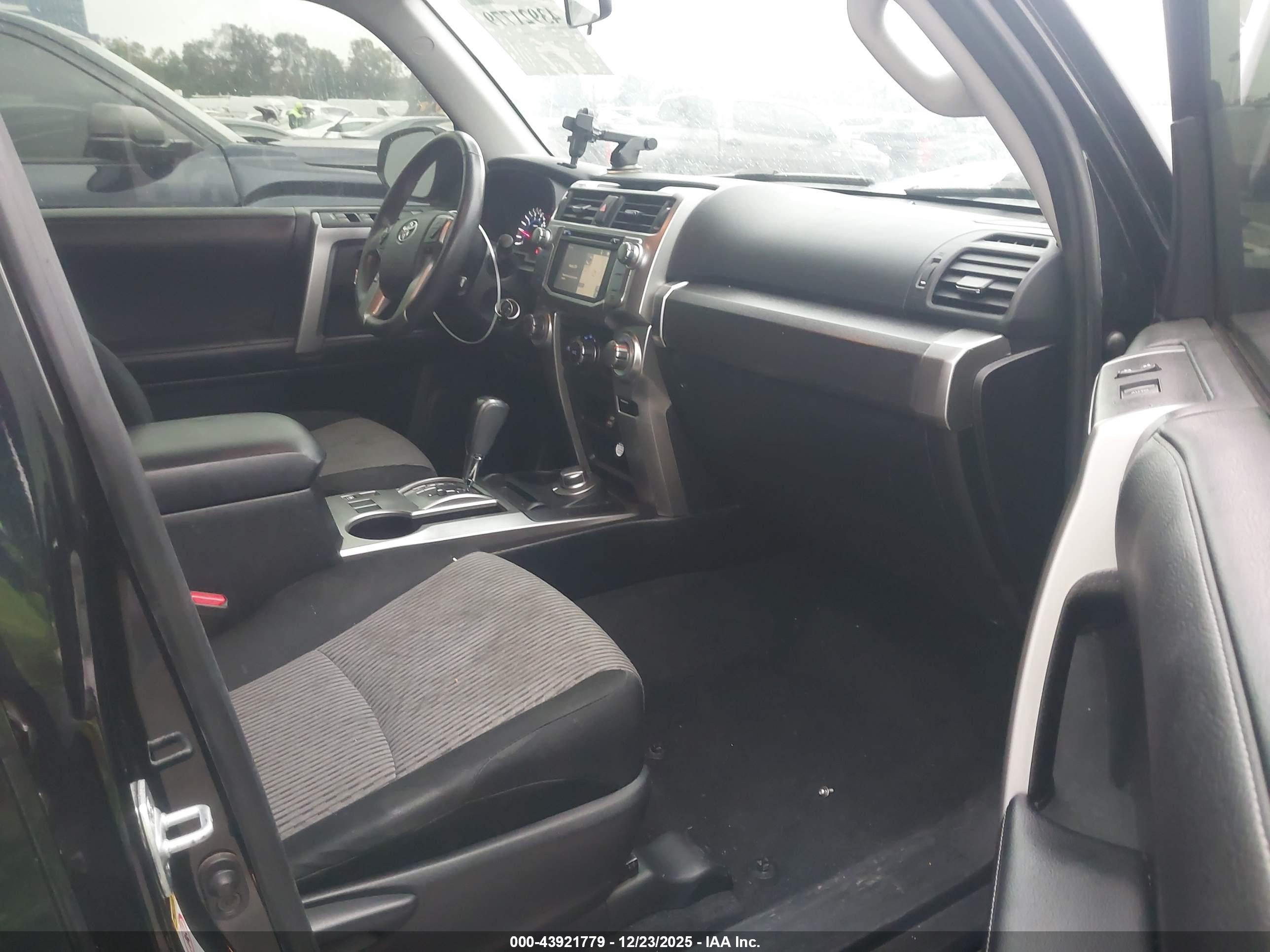 TOYOTA 4RUNNER image 5