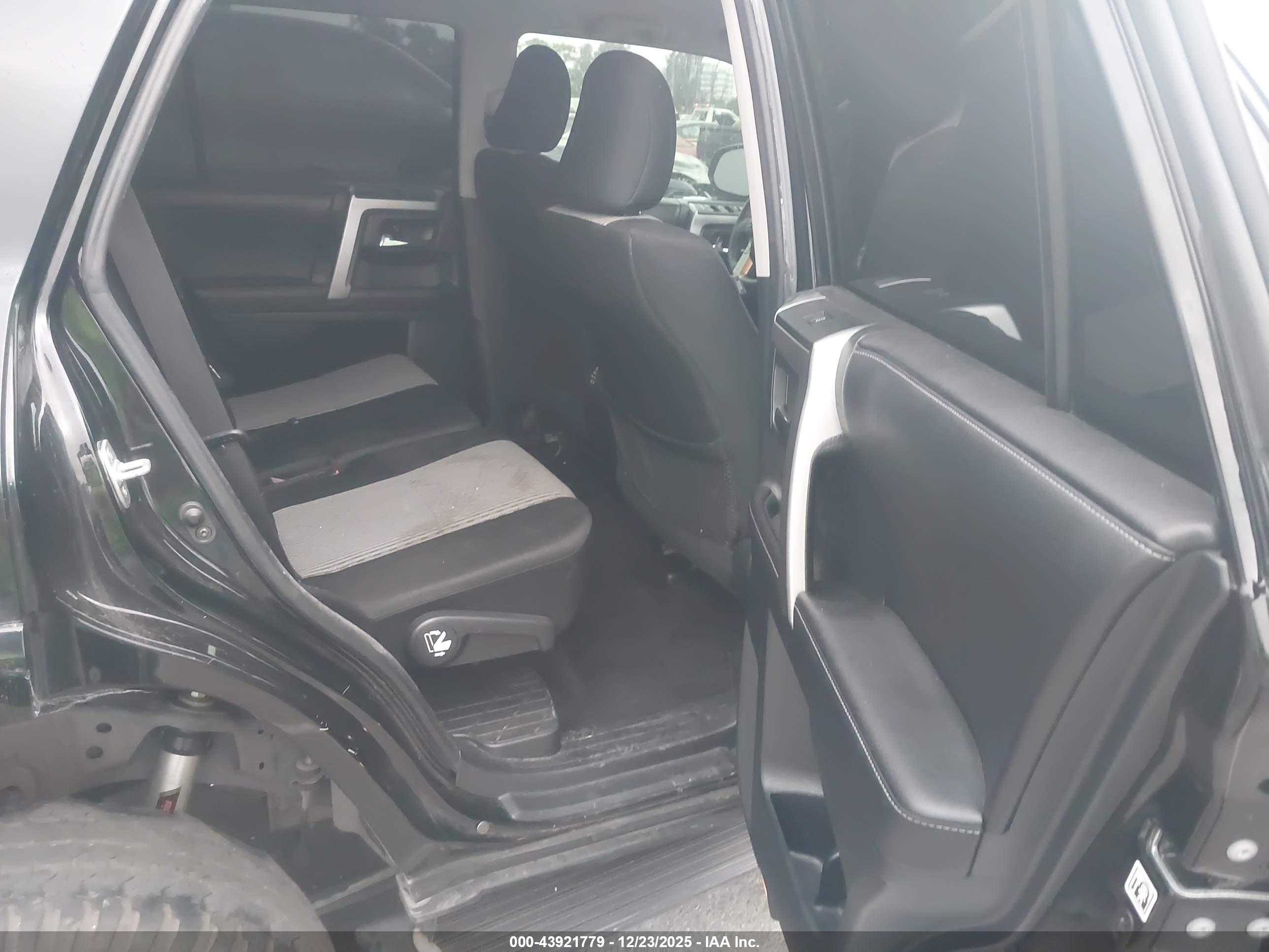 TOYOTA 4RUNNER image 8