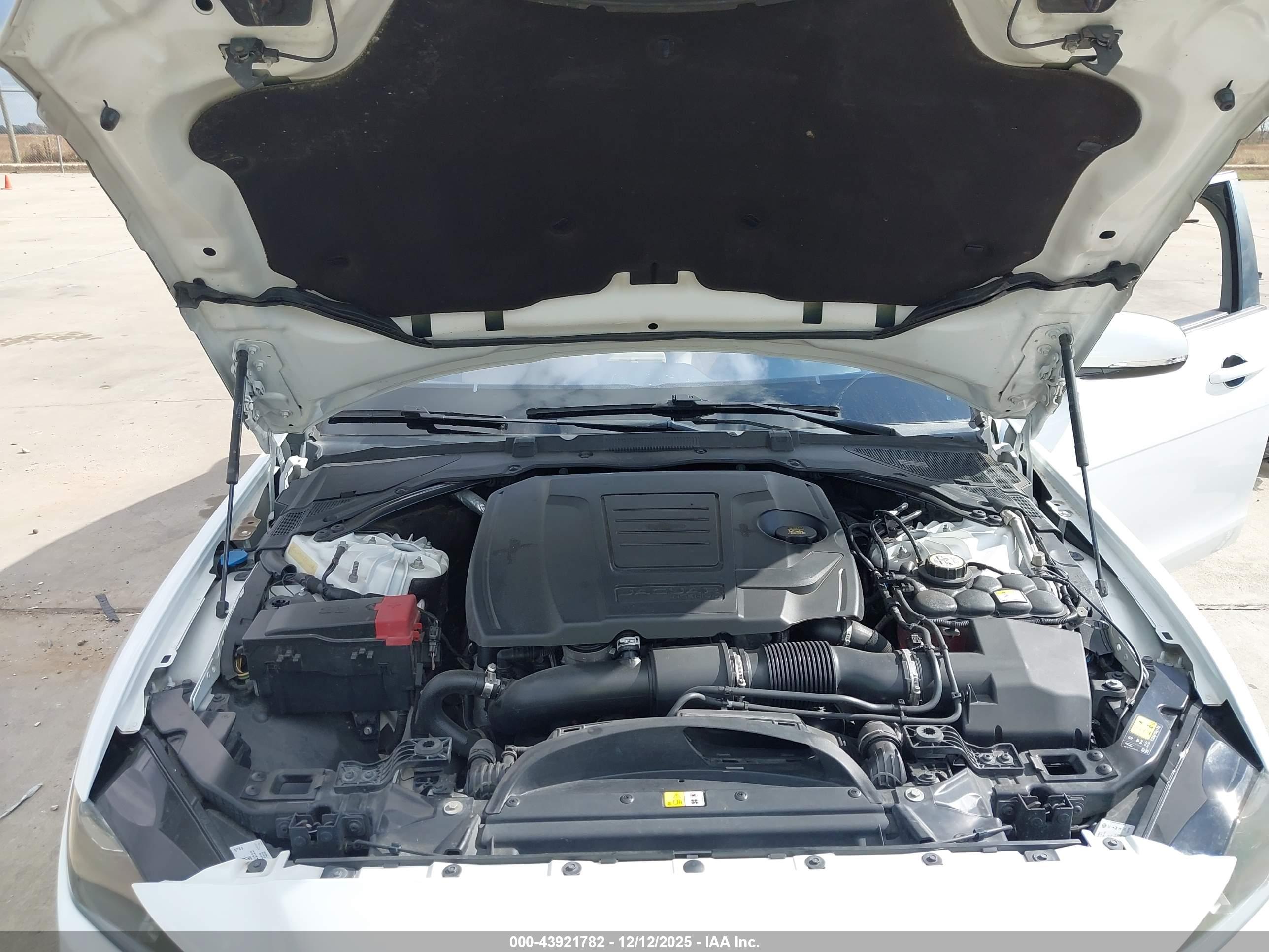JAGUAR XE image 10