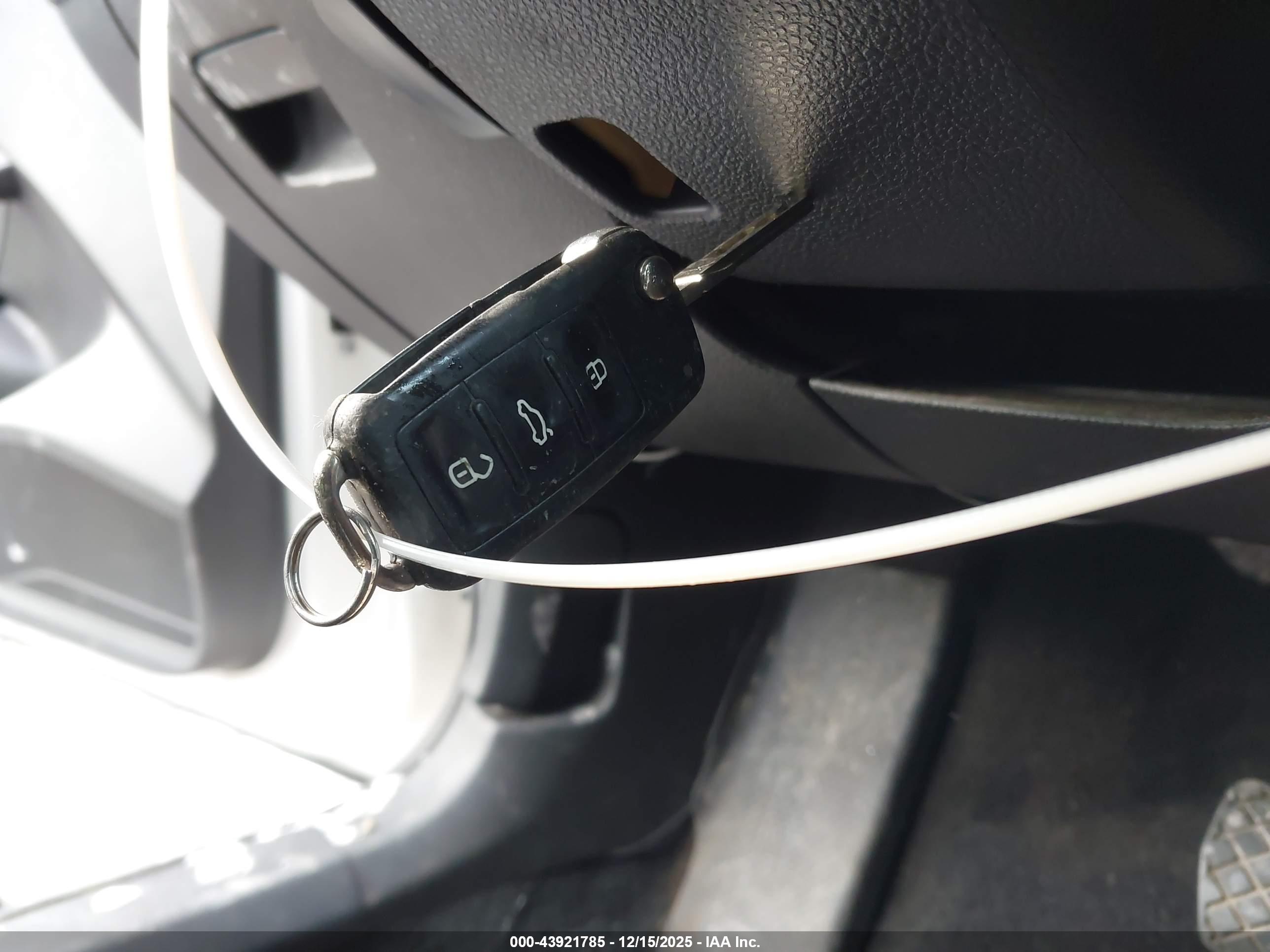 VOLKSWAGEN PASSAT image 11
