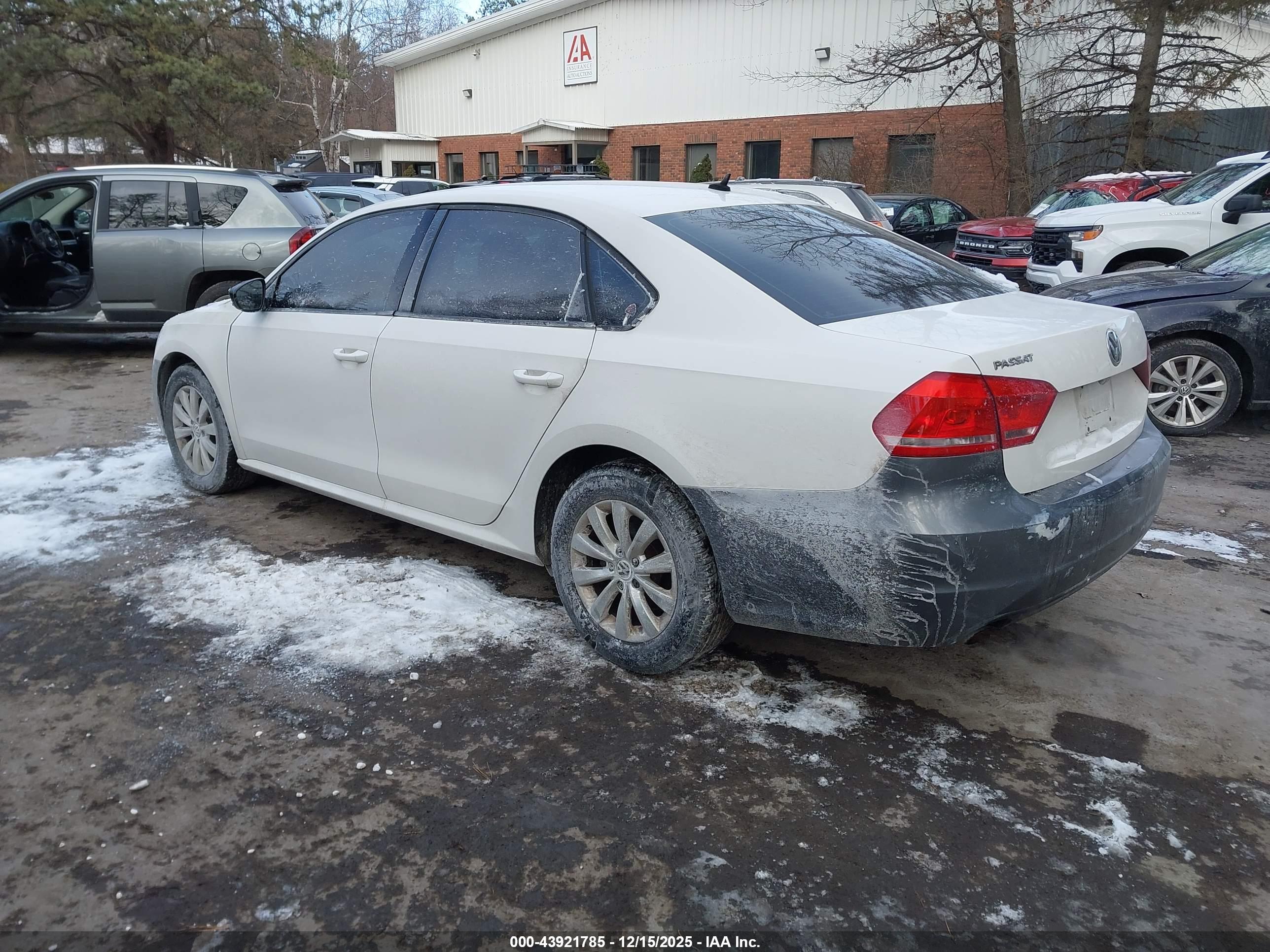 VOLKSWAGEN PASSAT image 3