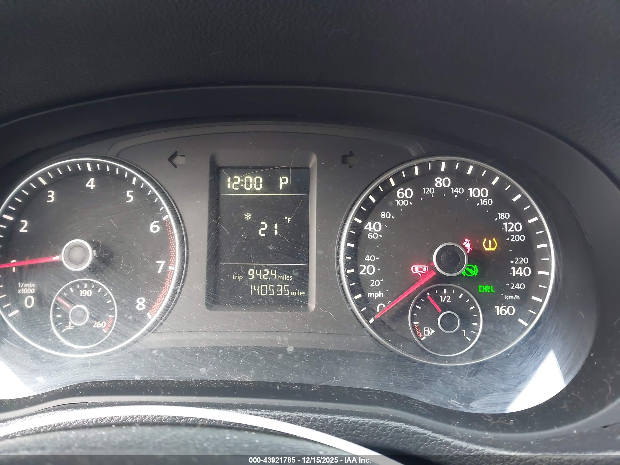 VOLKSWAGEN PASSAT image 7