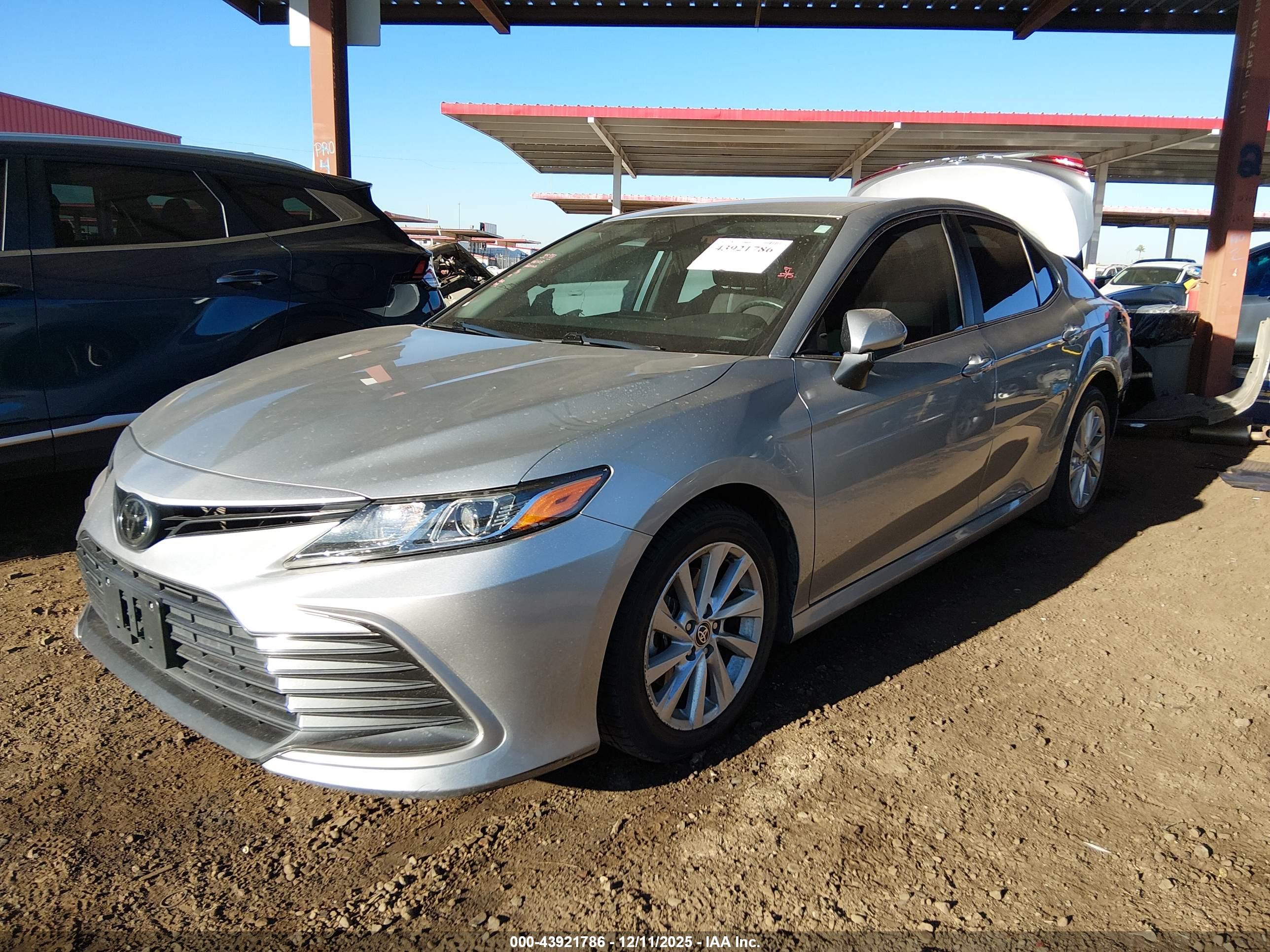 TOYOTA CAMRY image 2