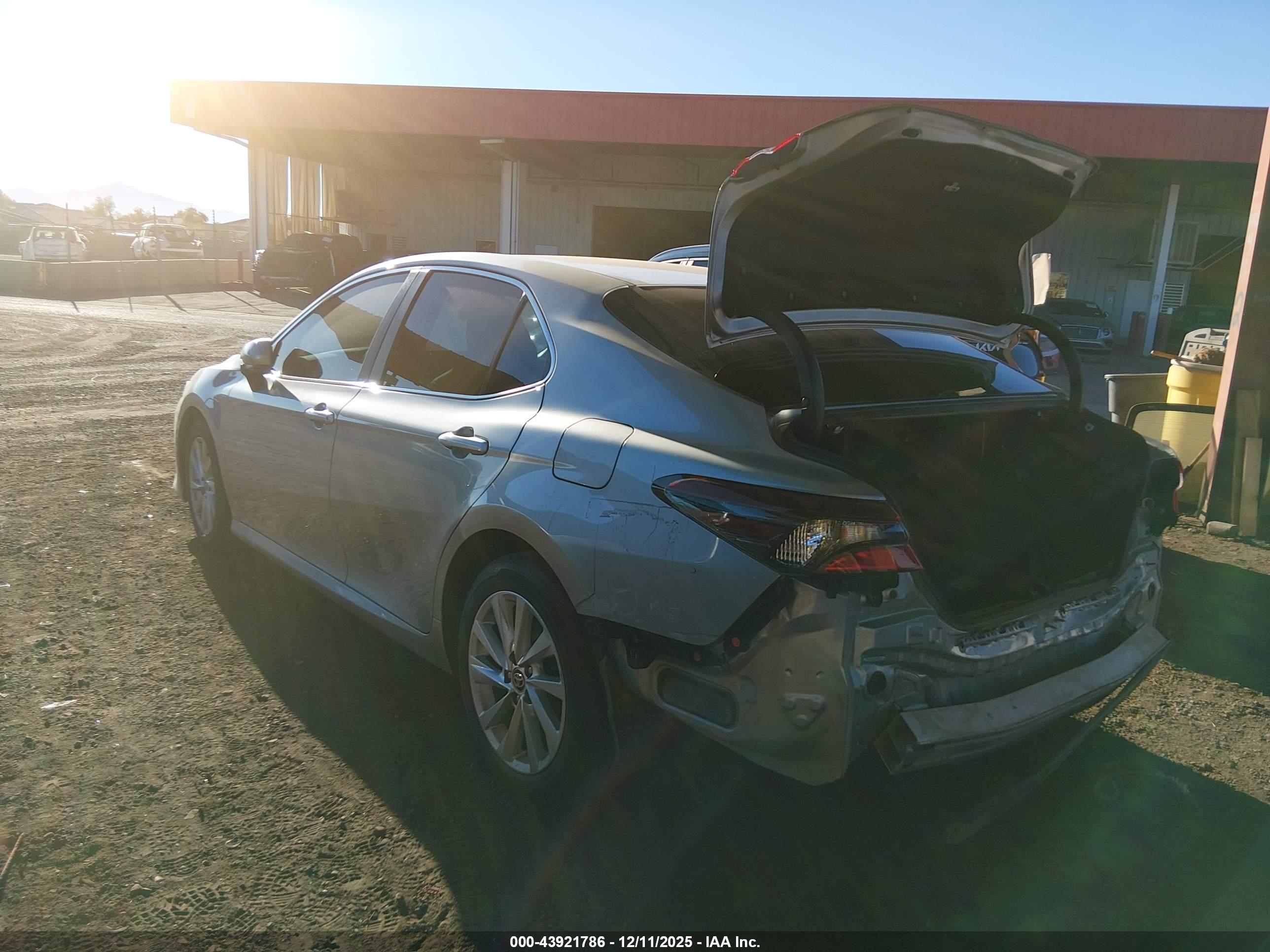 TOYOTA CAMRY image 3
