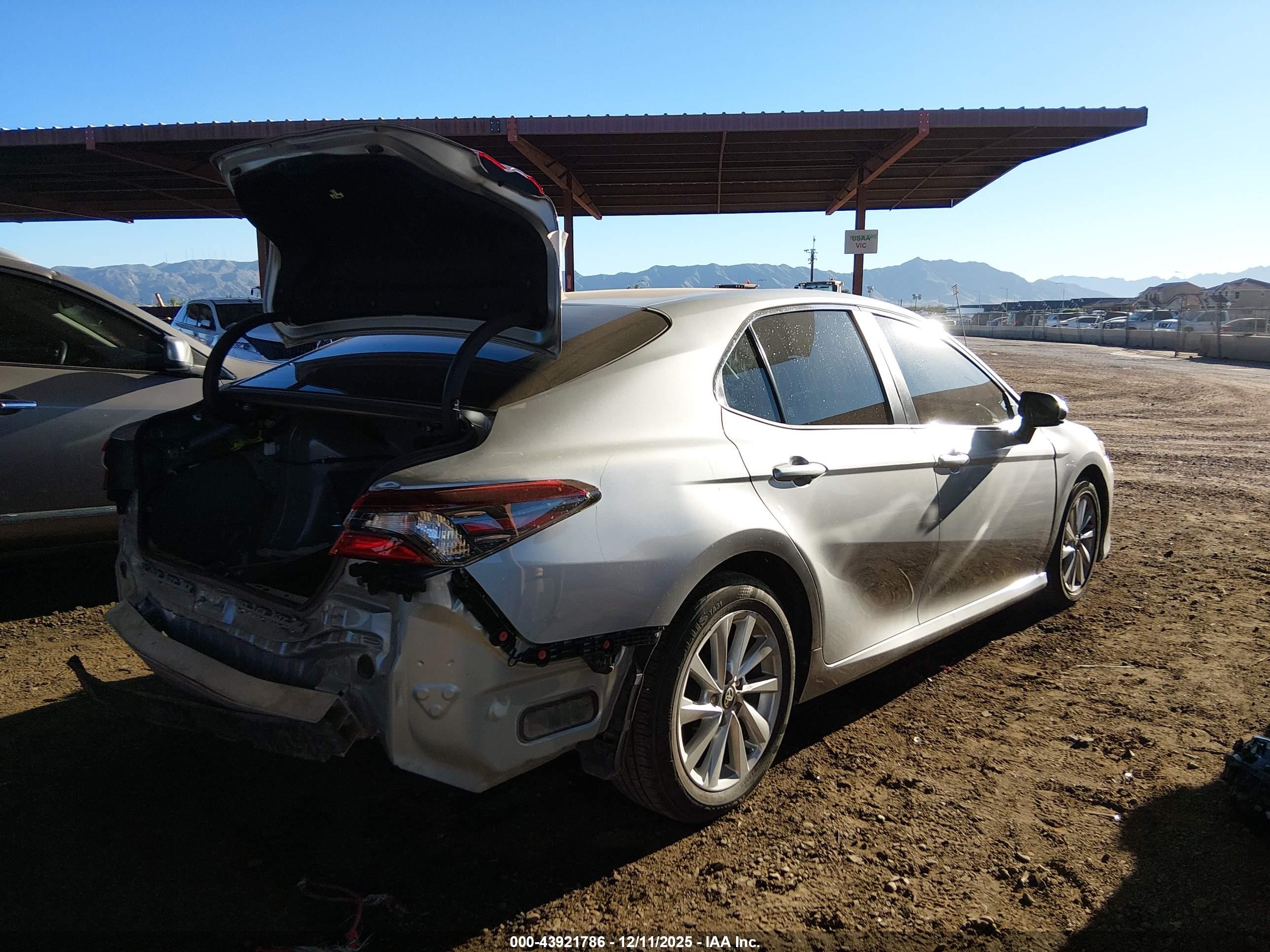 TOYOTA CAMRY image 4
