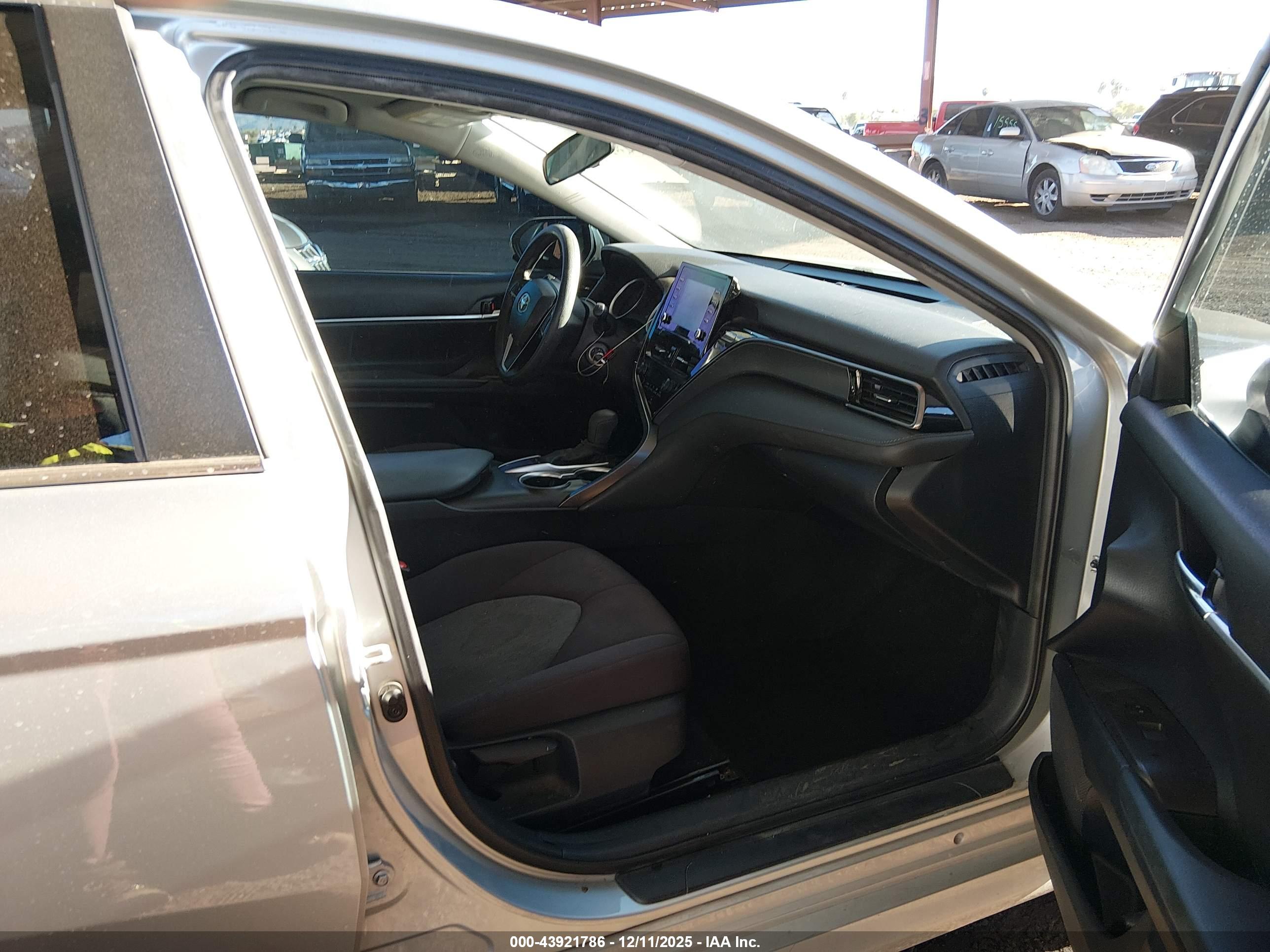 TOYOTA CAMRY image 5