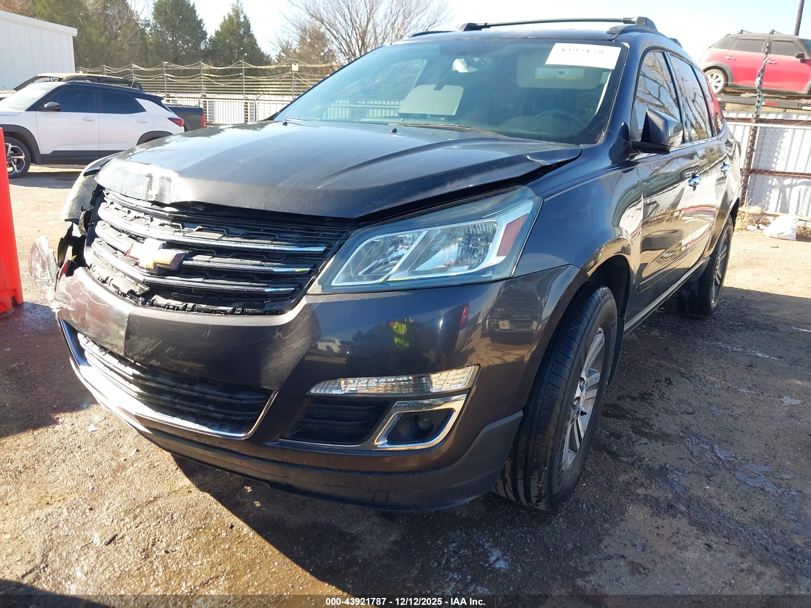 CHEVROLET TRAVERSE image 2