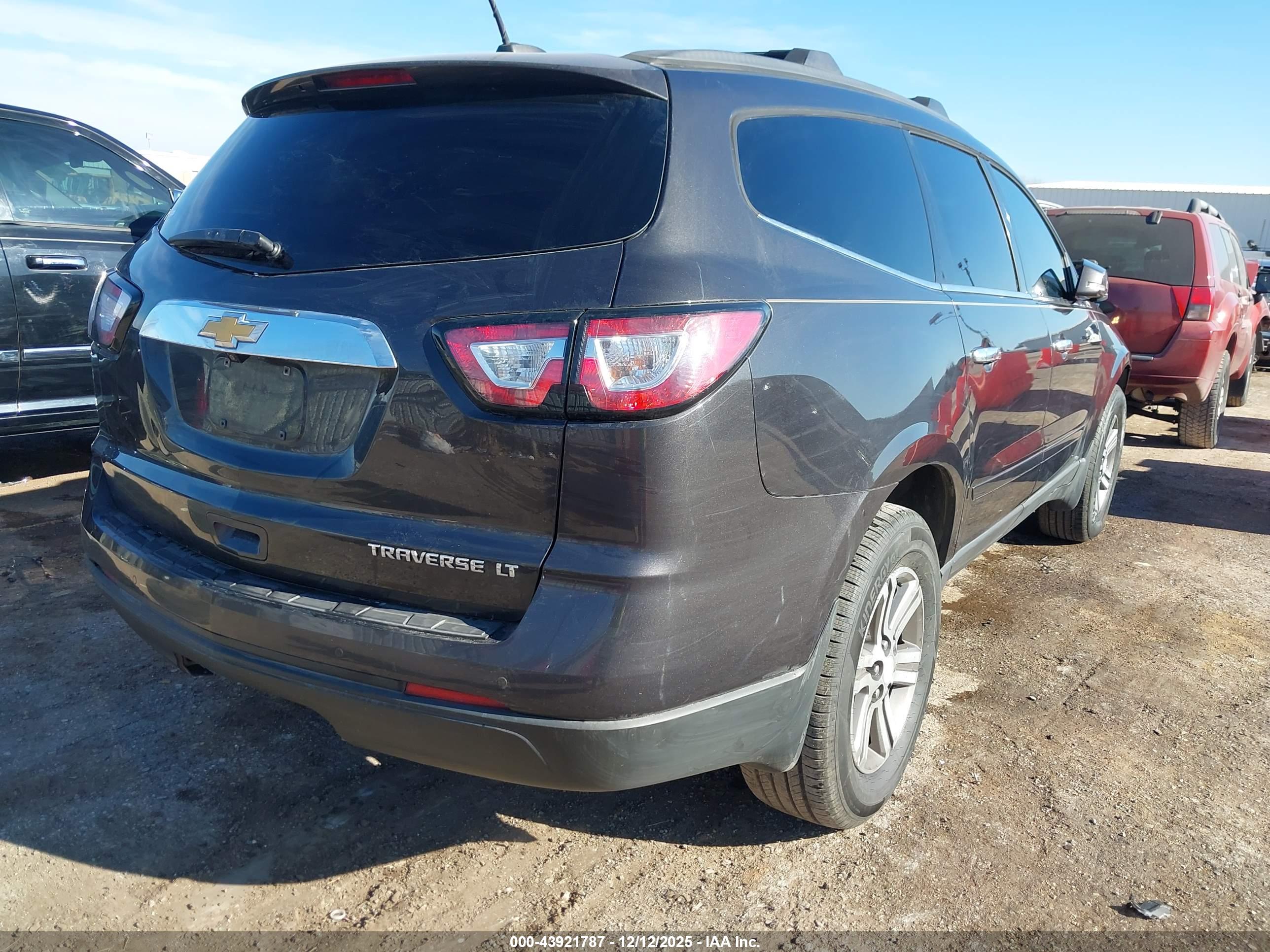 CHEVROLET TRAVERSE image 4