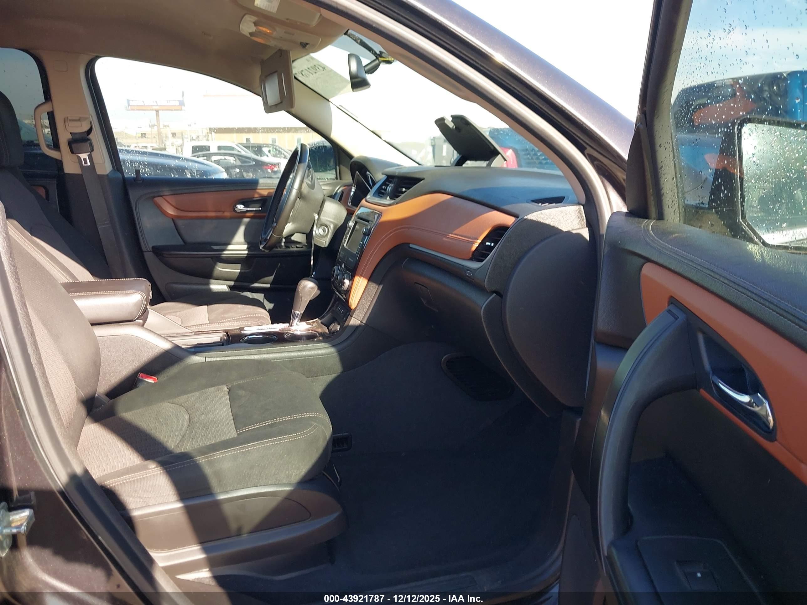 CHEVROLET TRAVERSE image 5