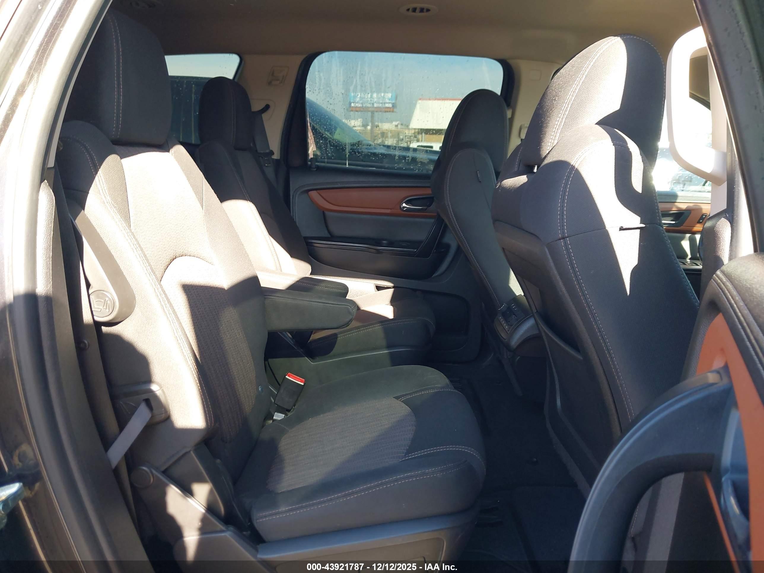 CHEVROLET TRAVERSE image 8