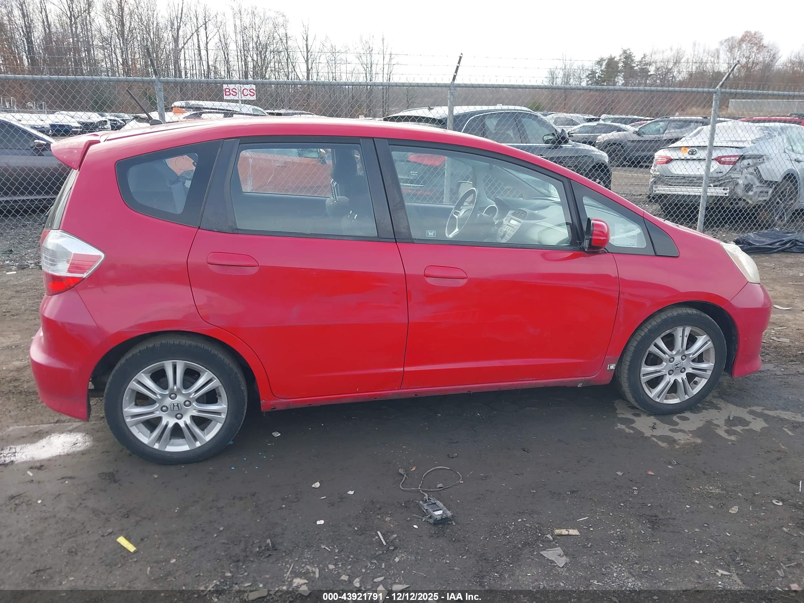 HONDA FIT image 6