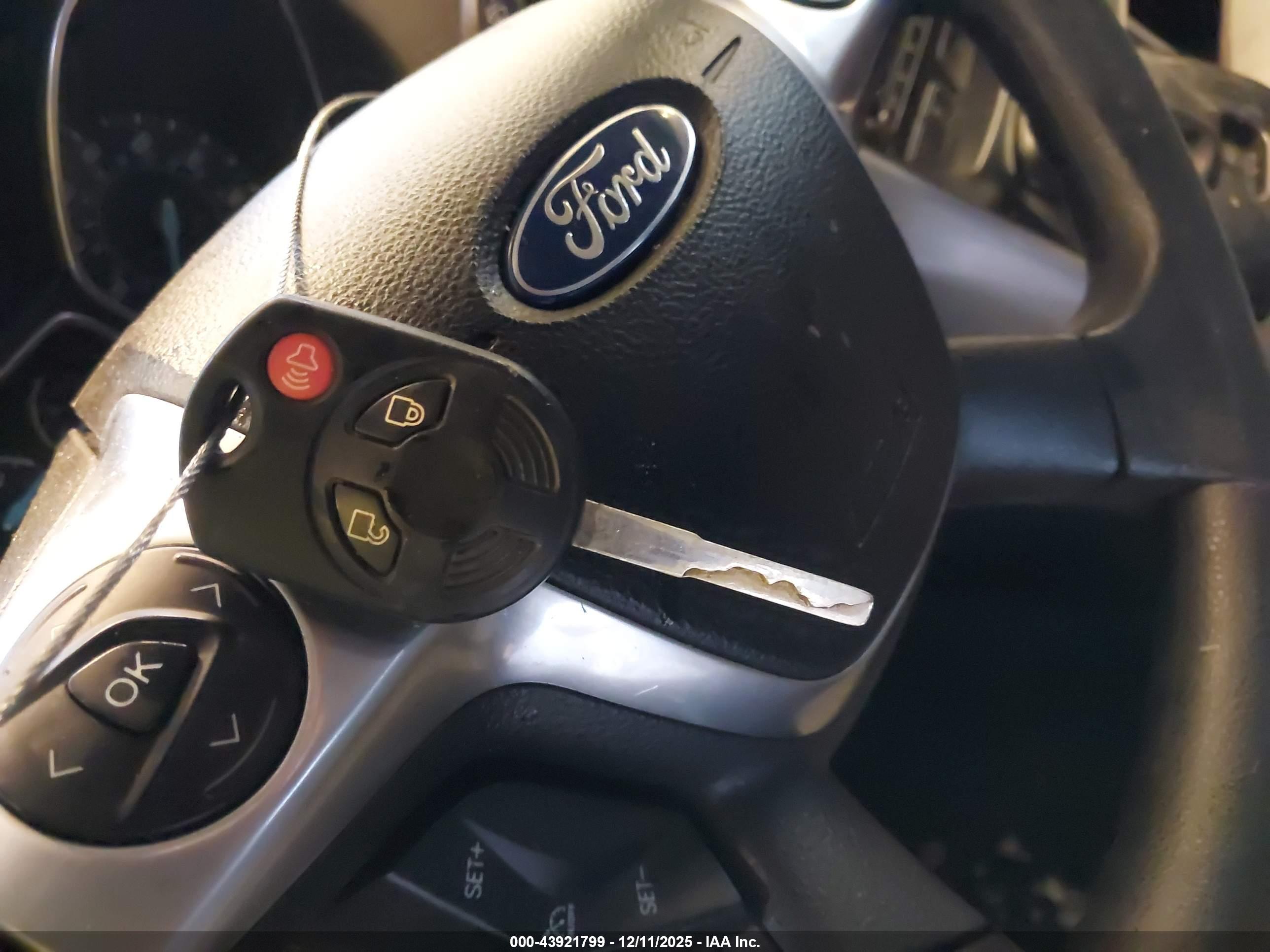 FORD ESCAPE image 11