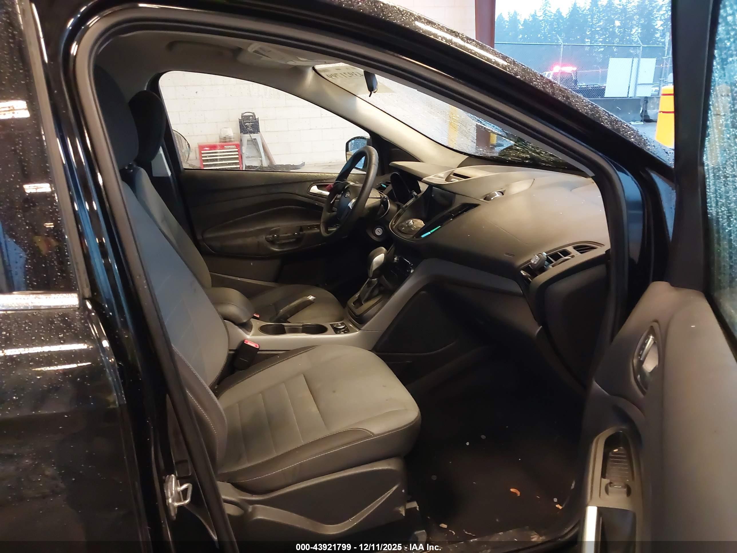 FORD ESCAPE image 5