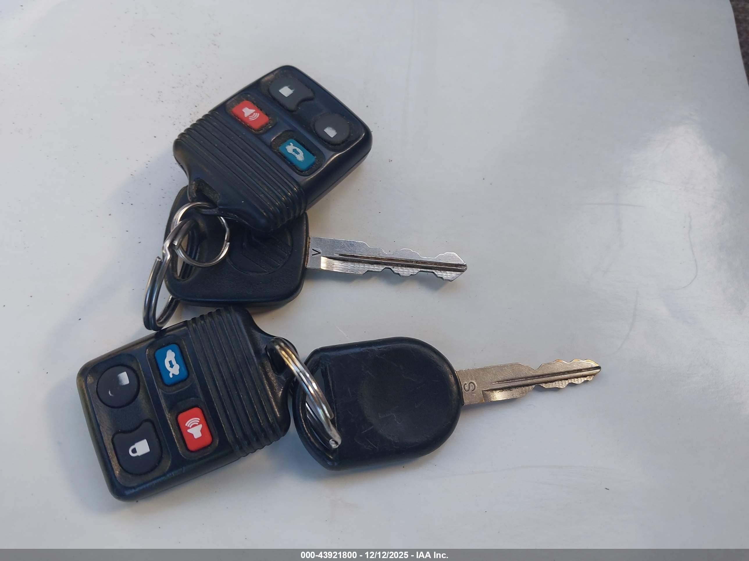 FORD TAURUS image 11