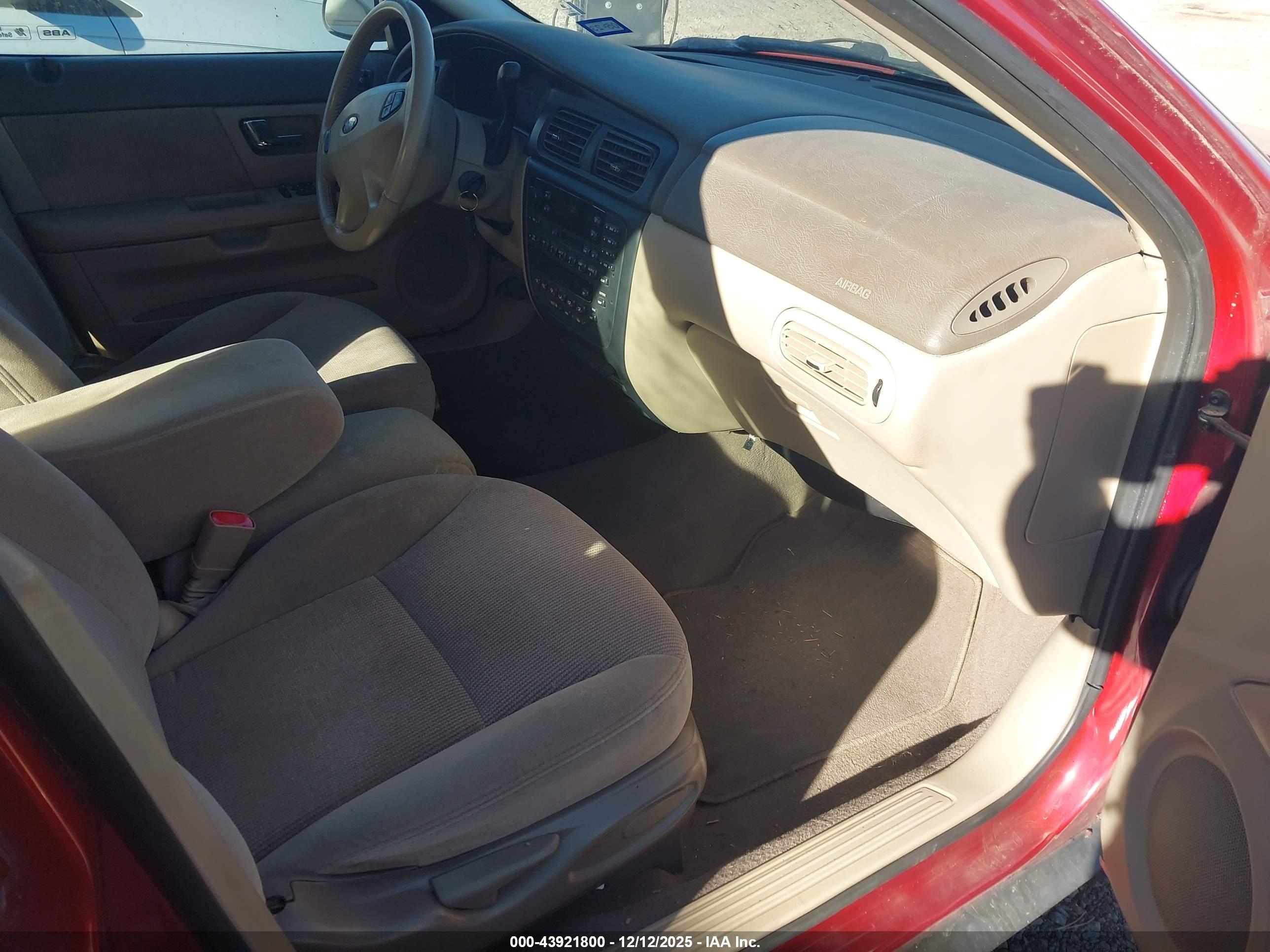 FORD TAURUS image 5