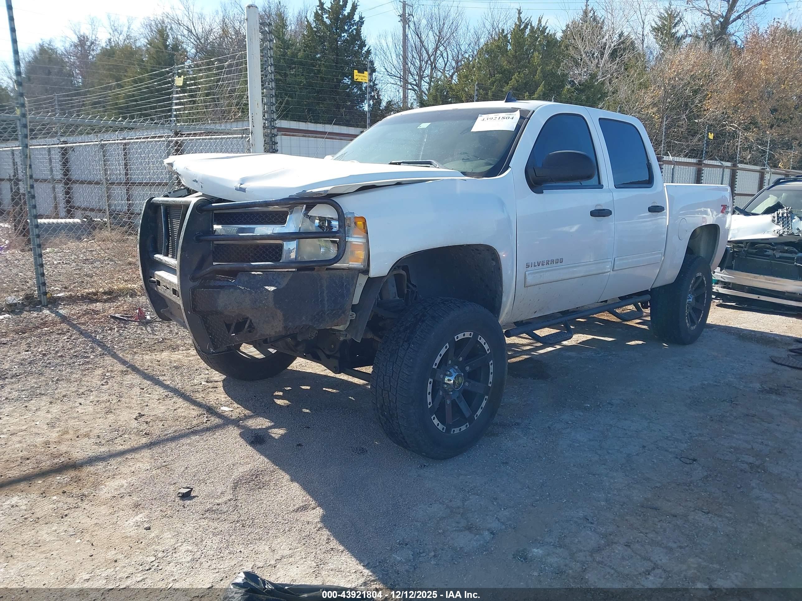 CHEVROLET SILVERADO image 2