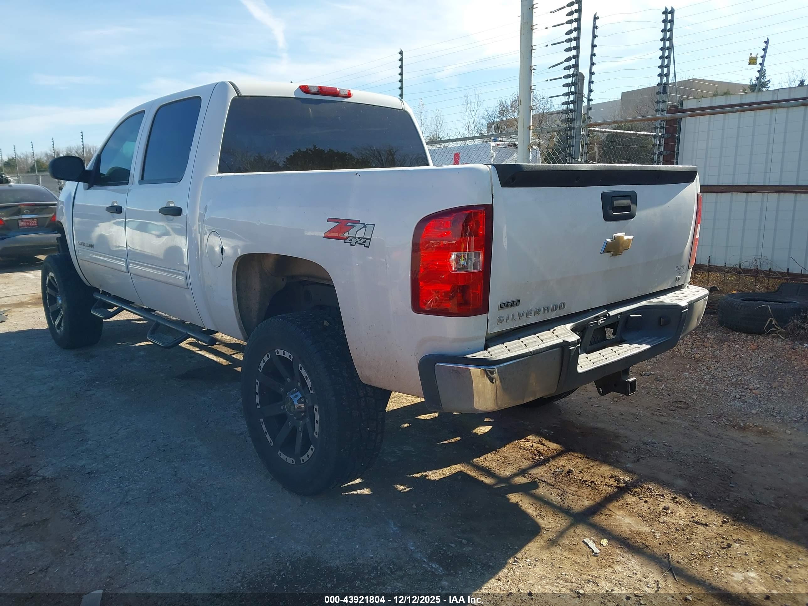 CHEVROLET SILVERADO image 3