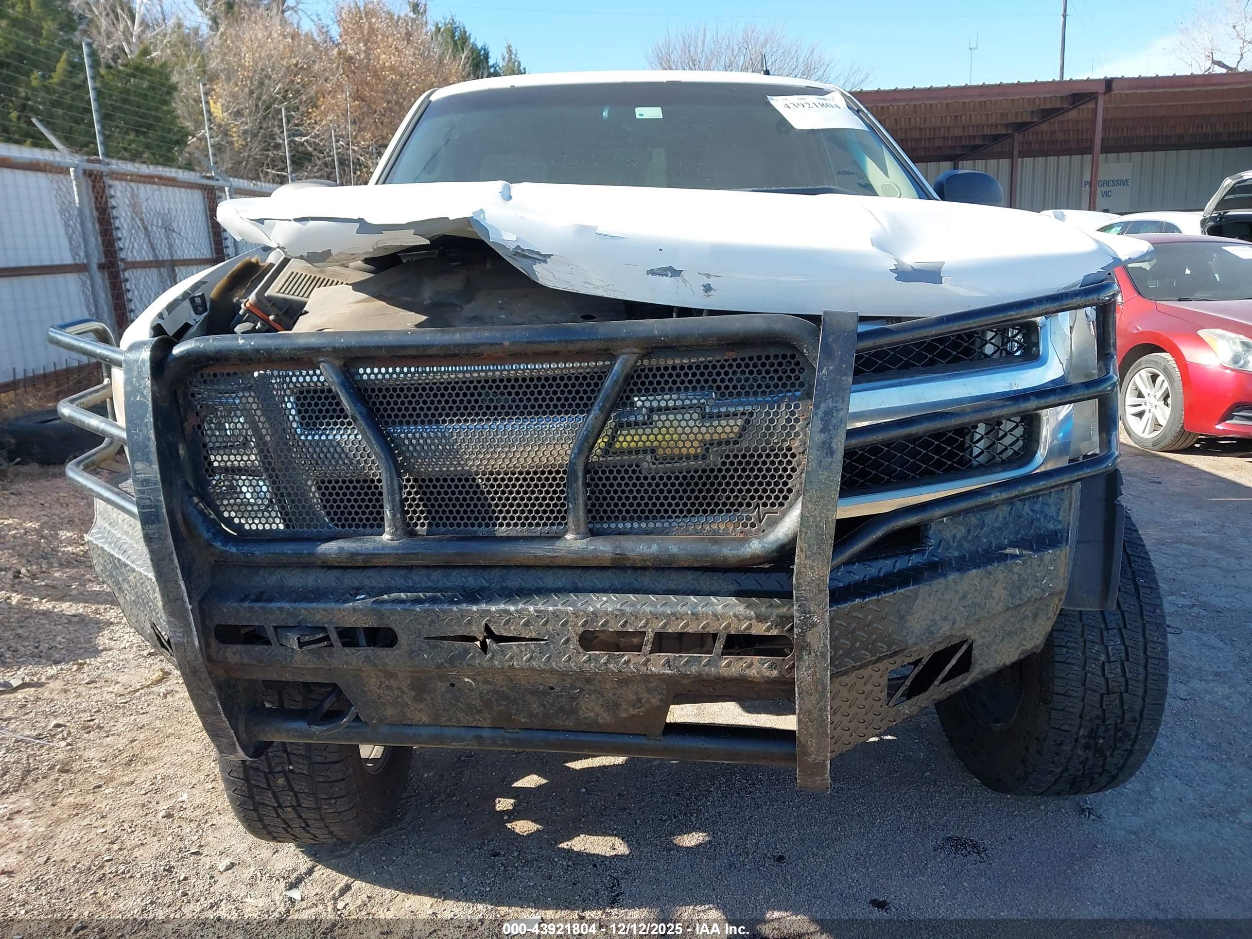 CHEVROLET SILVERADO image 6