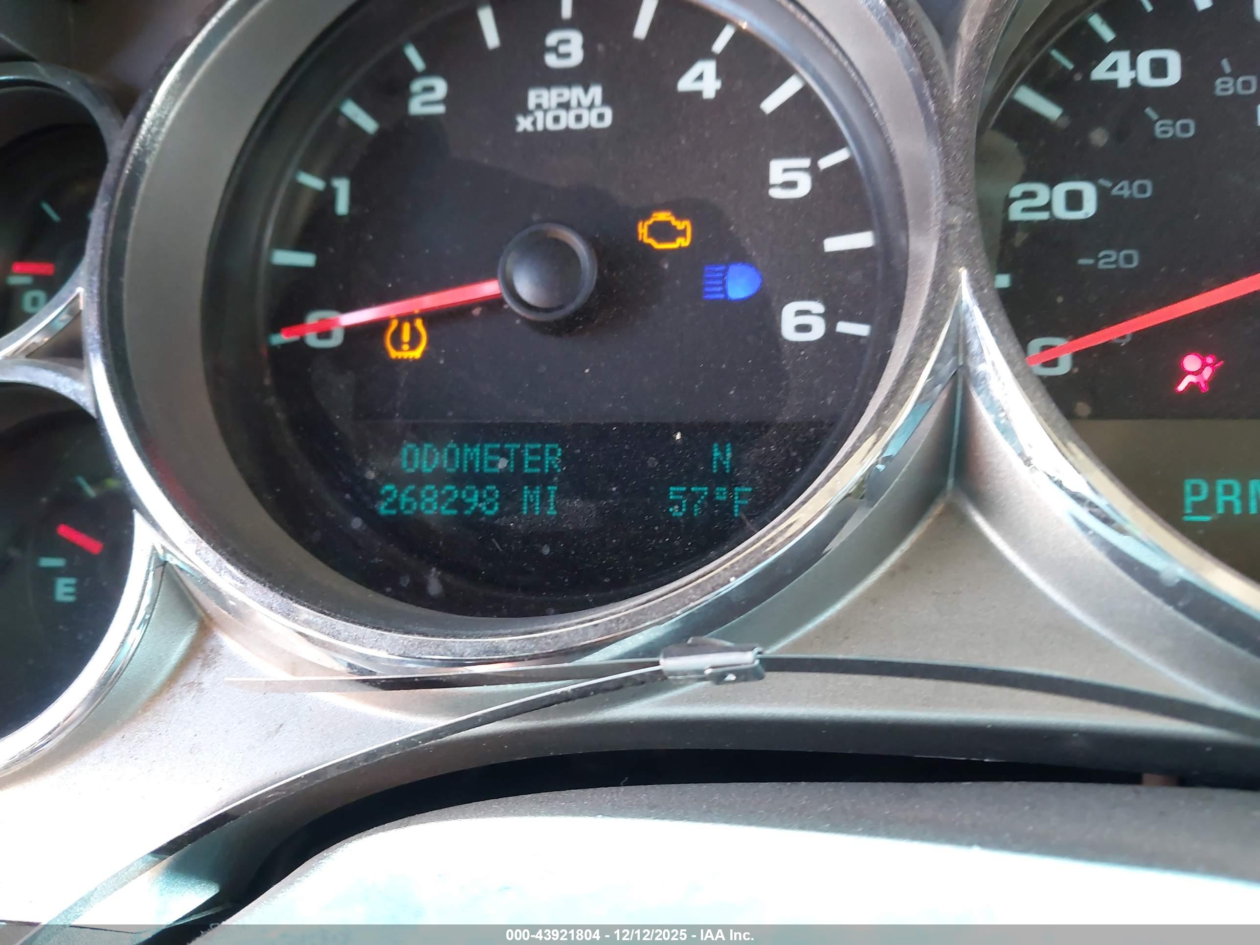 CHEVROLET SILVERADO image 7