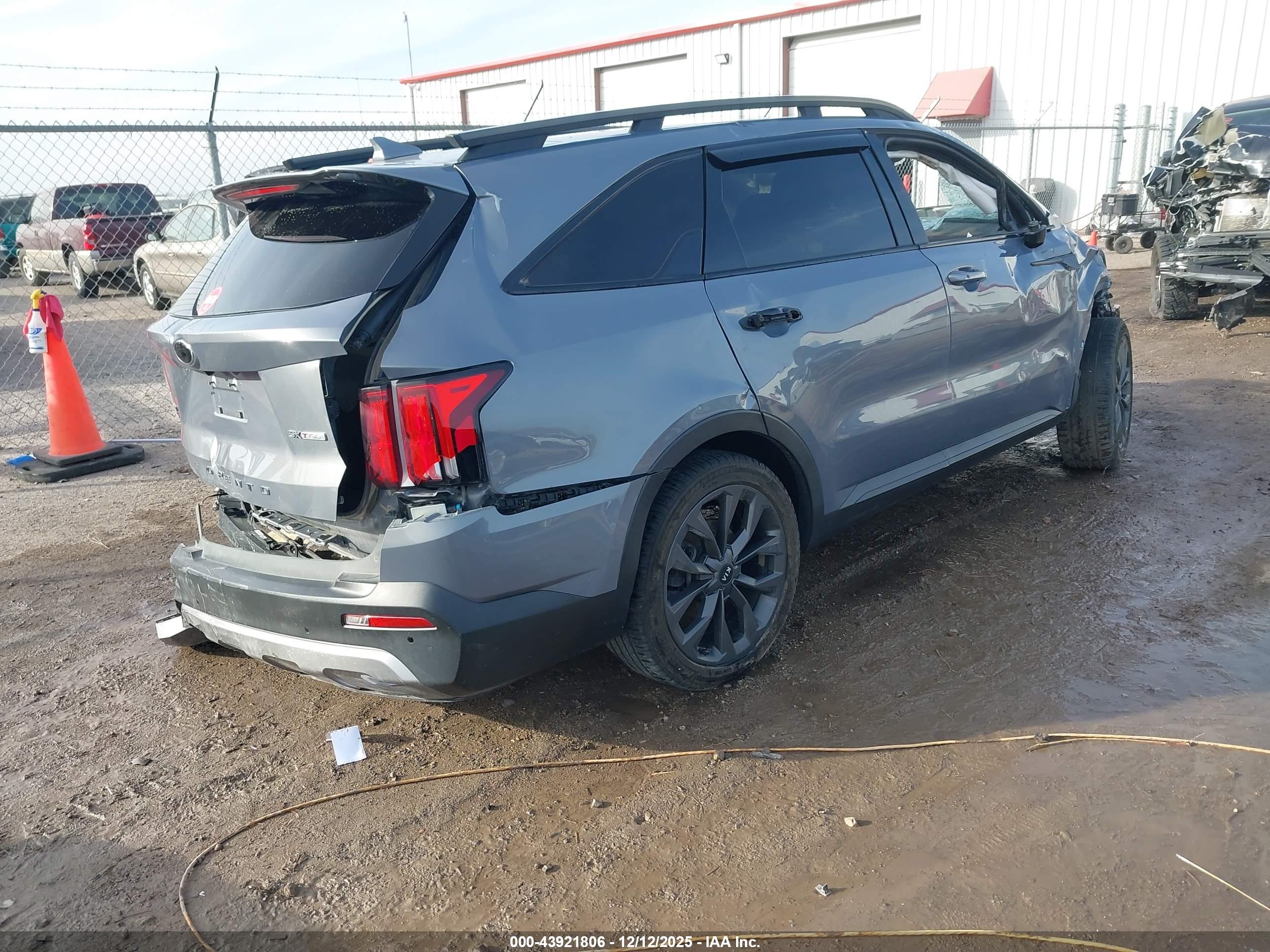 KIA SORENTO image 4