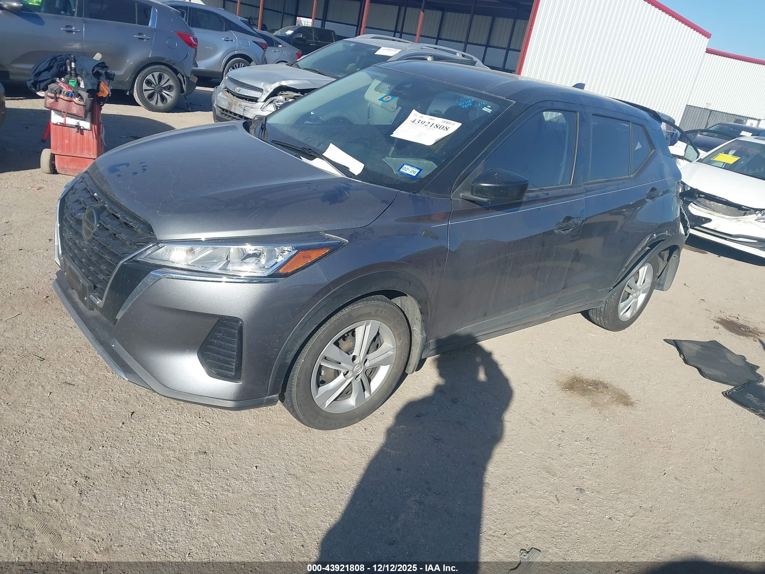 NISSAN KICKS image 2