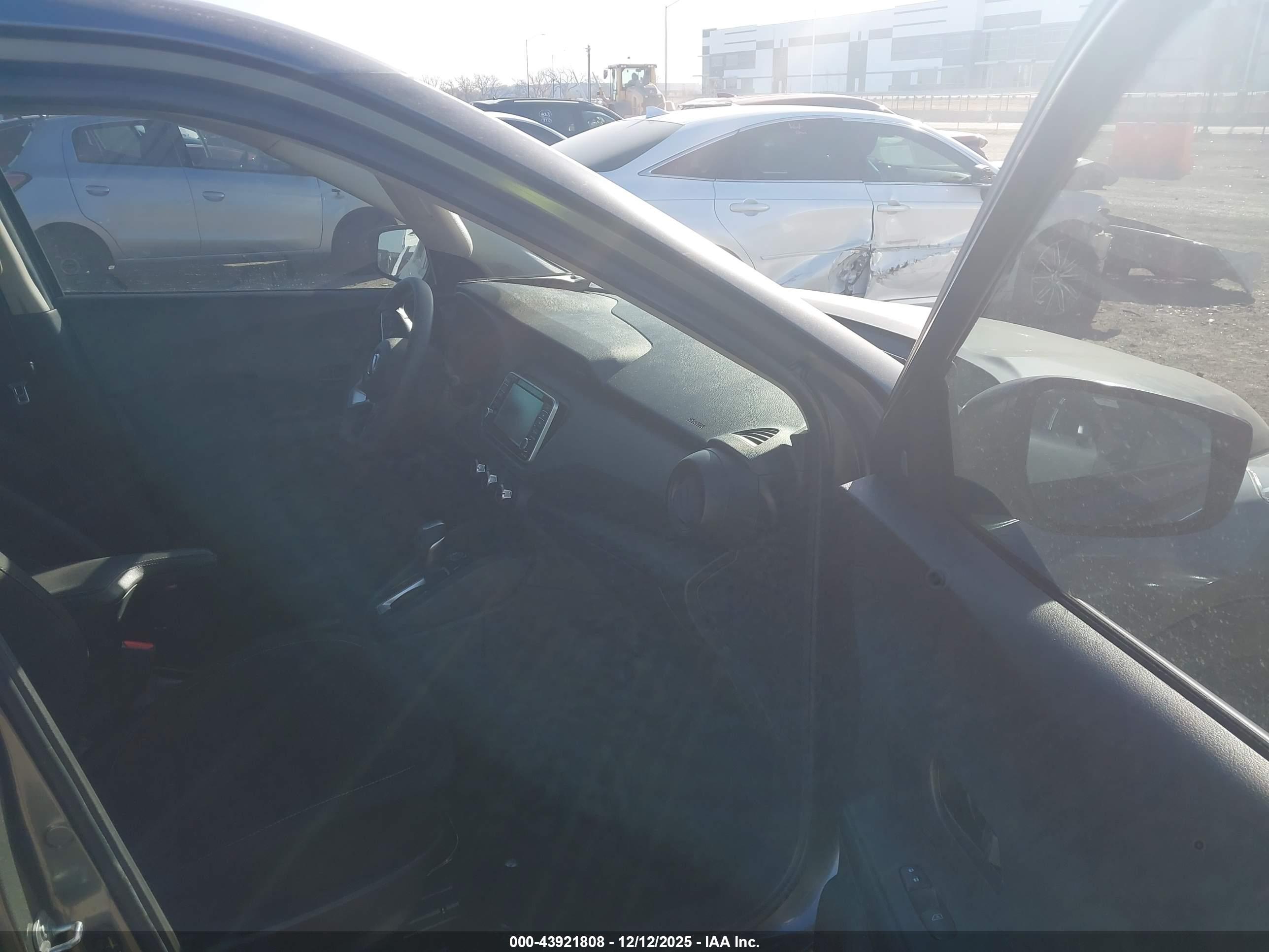 NISSAN KICKS image 5