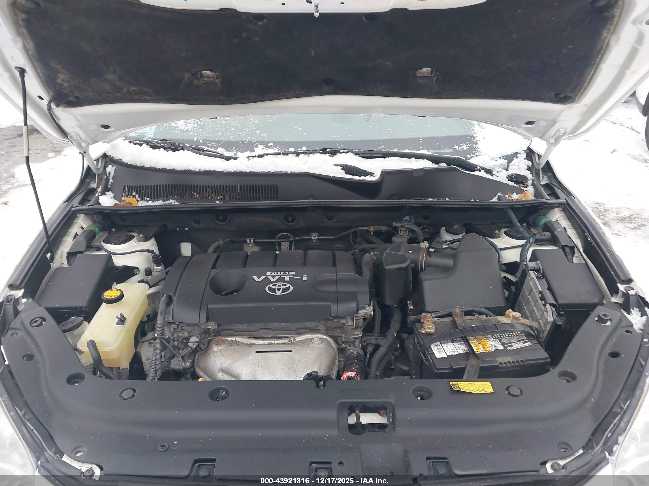 TOYOTA RAV4 image 10