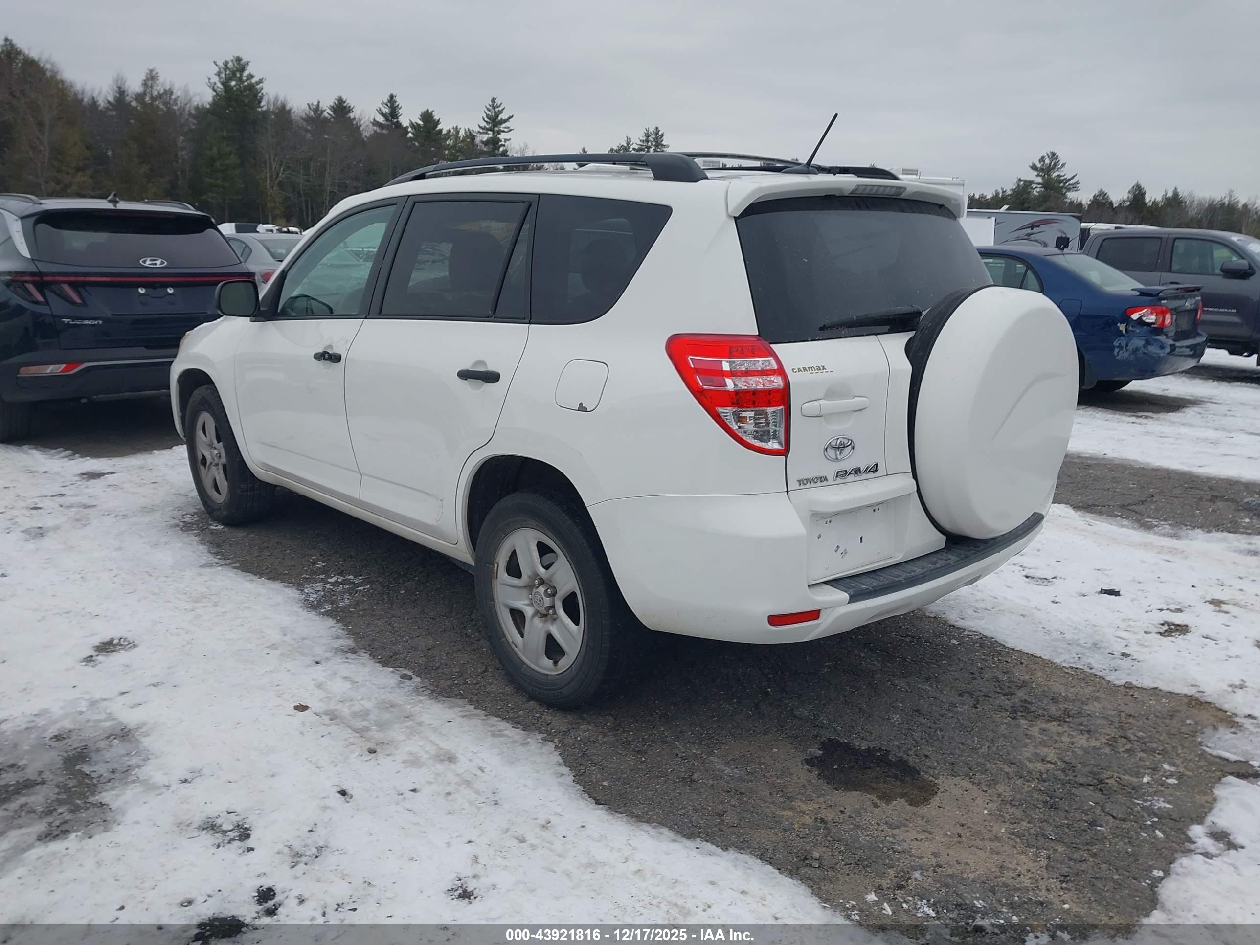 TOYOTA RAV4 image 3