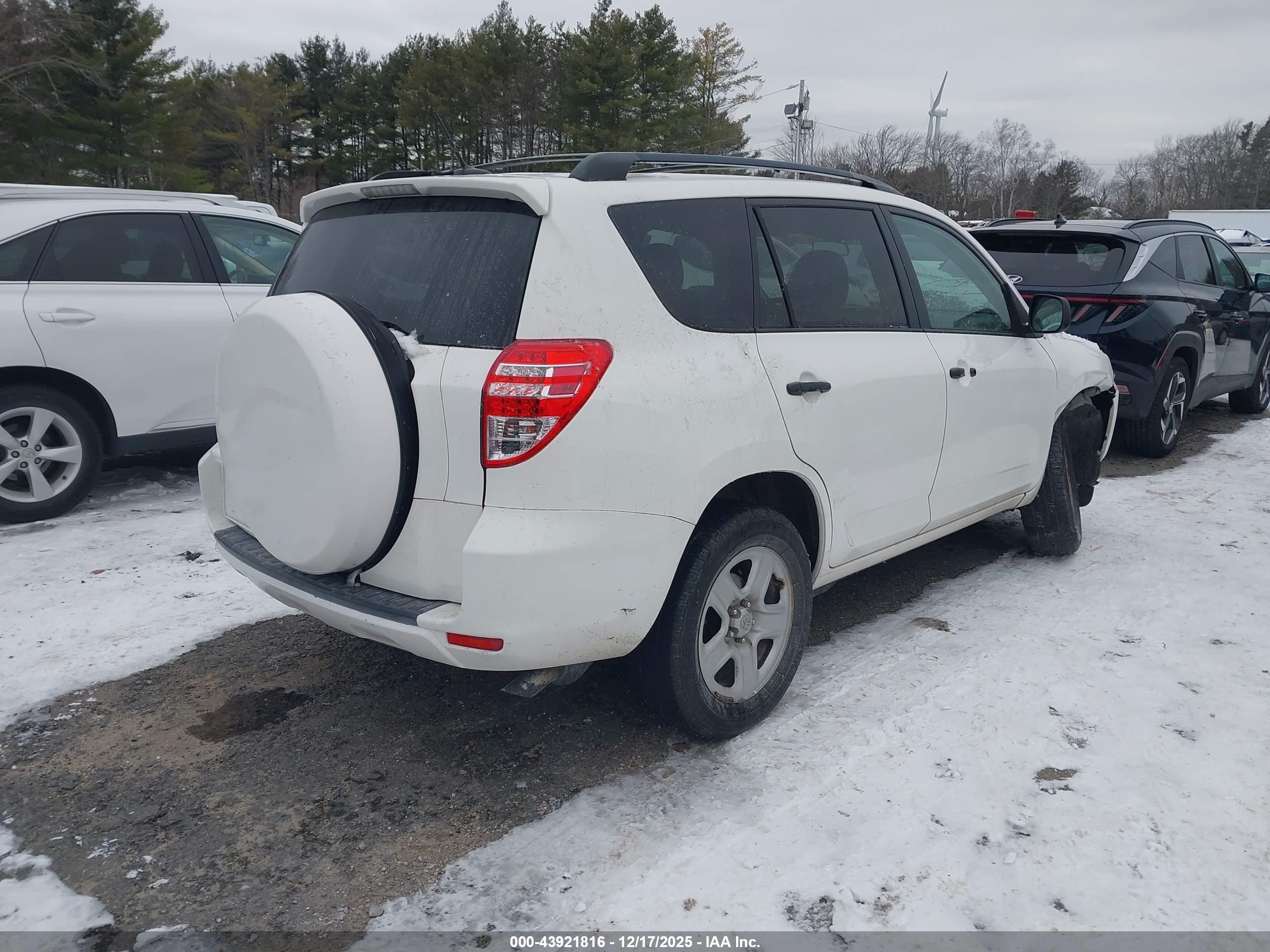 TOYOTA RAV4 image 4