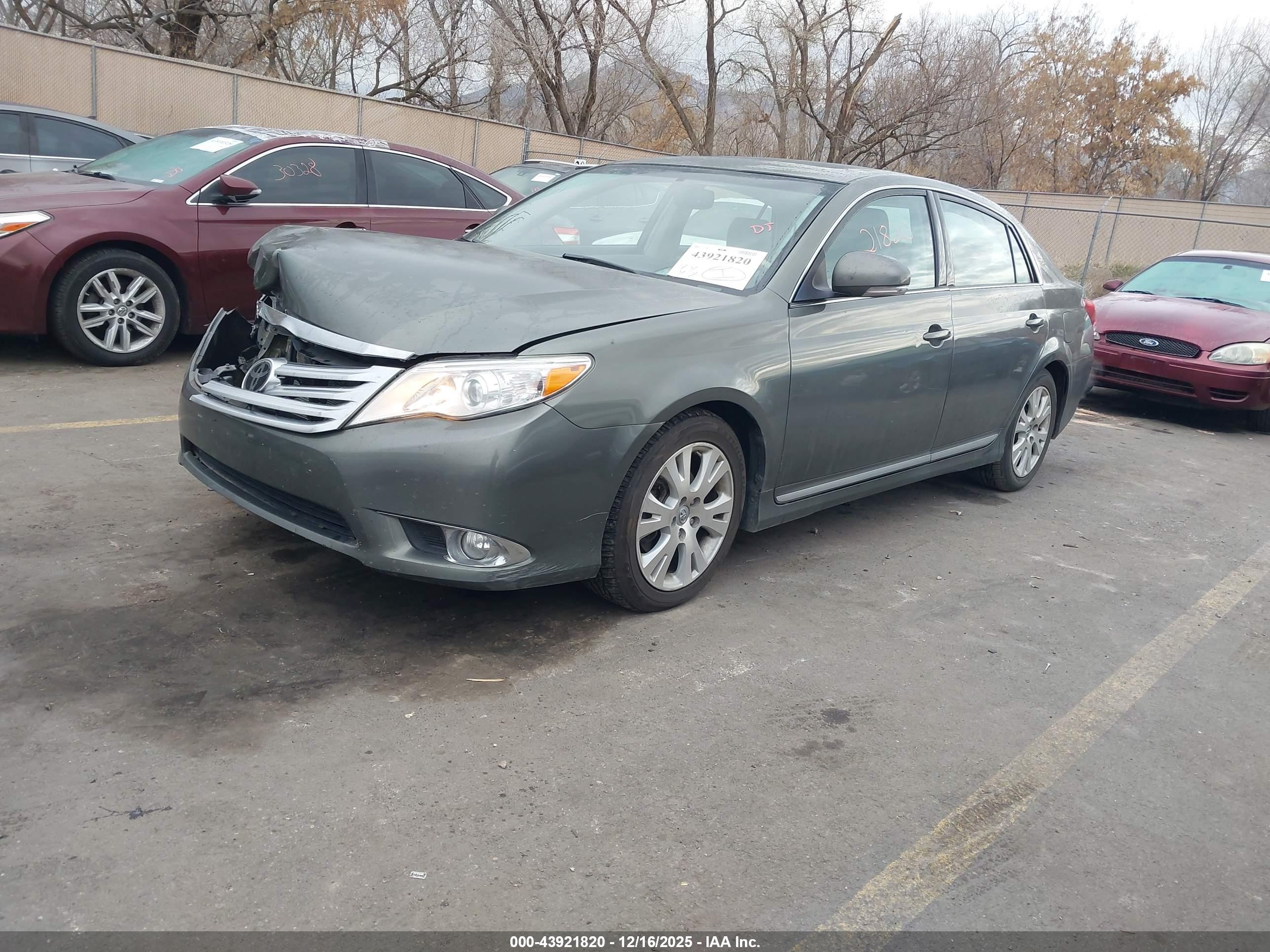 TOYOTA AVALON image 2