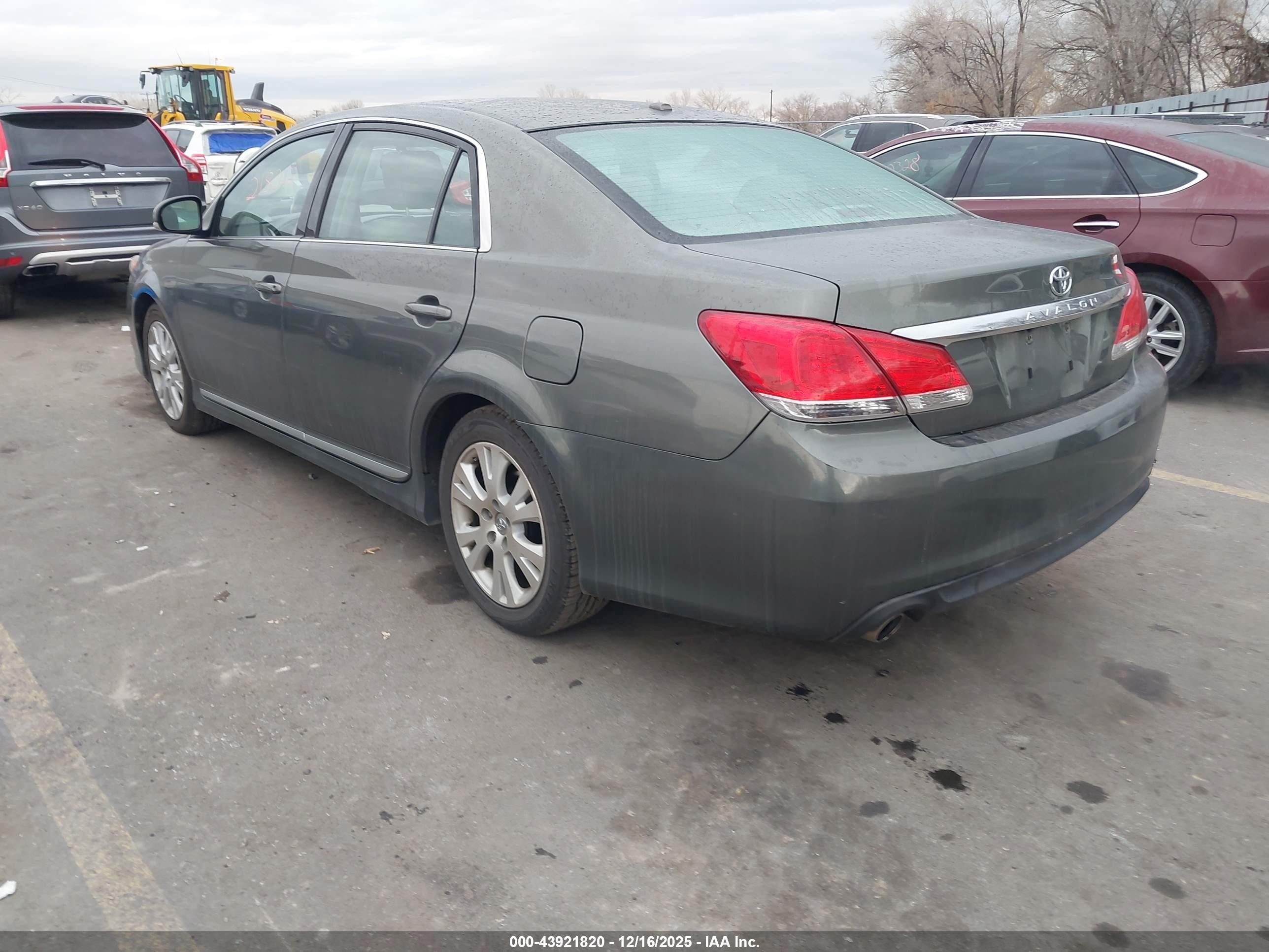 TOYOTA AVALON image 3