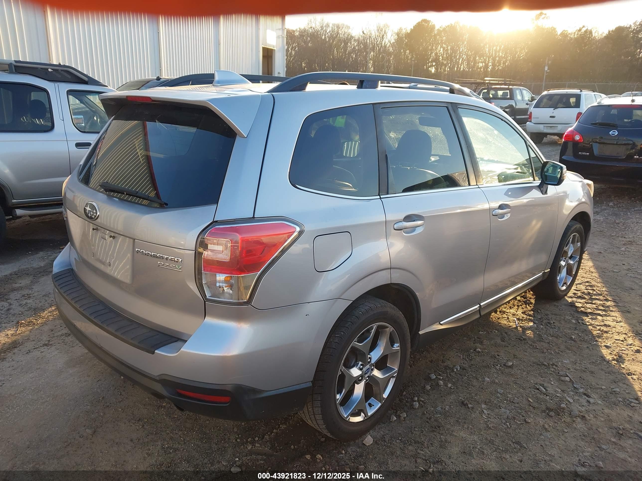 SUBARU FORESTER image 4