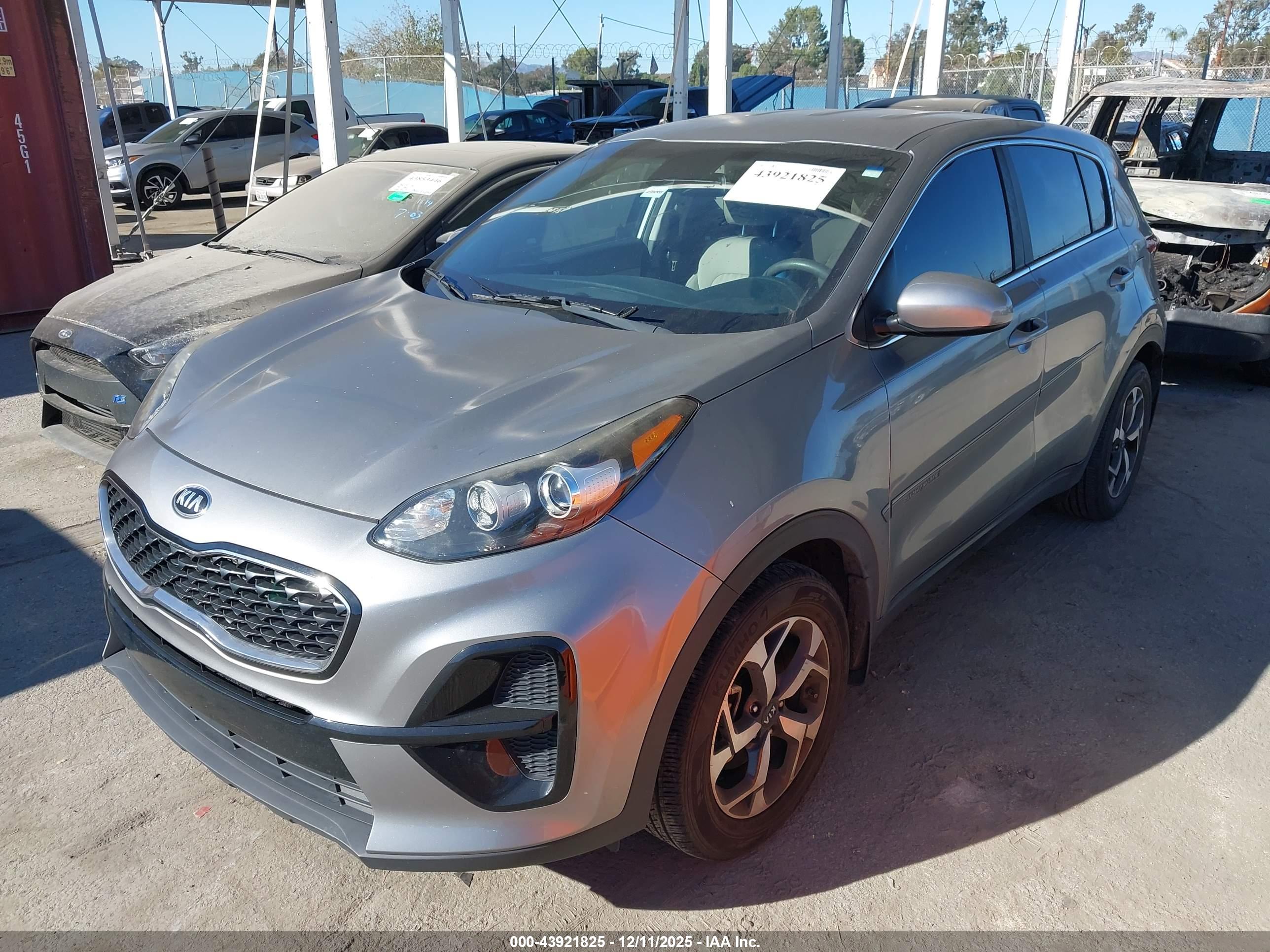 KIA SPORTAGE image 2