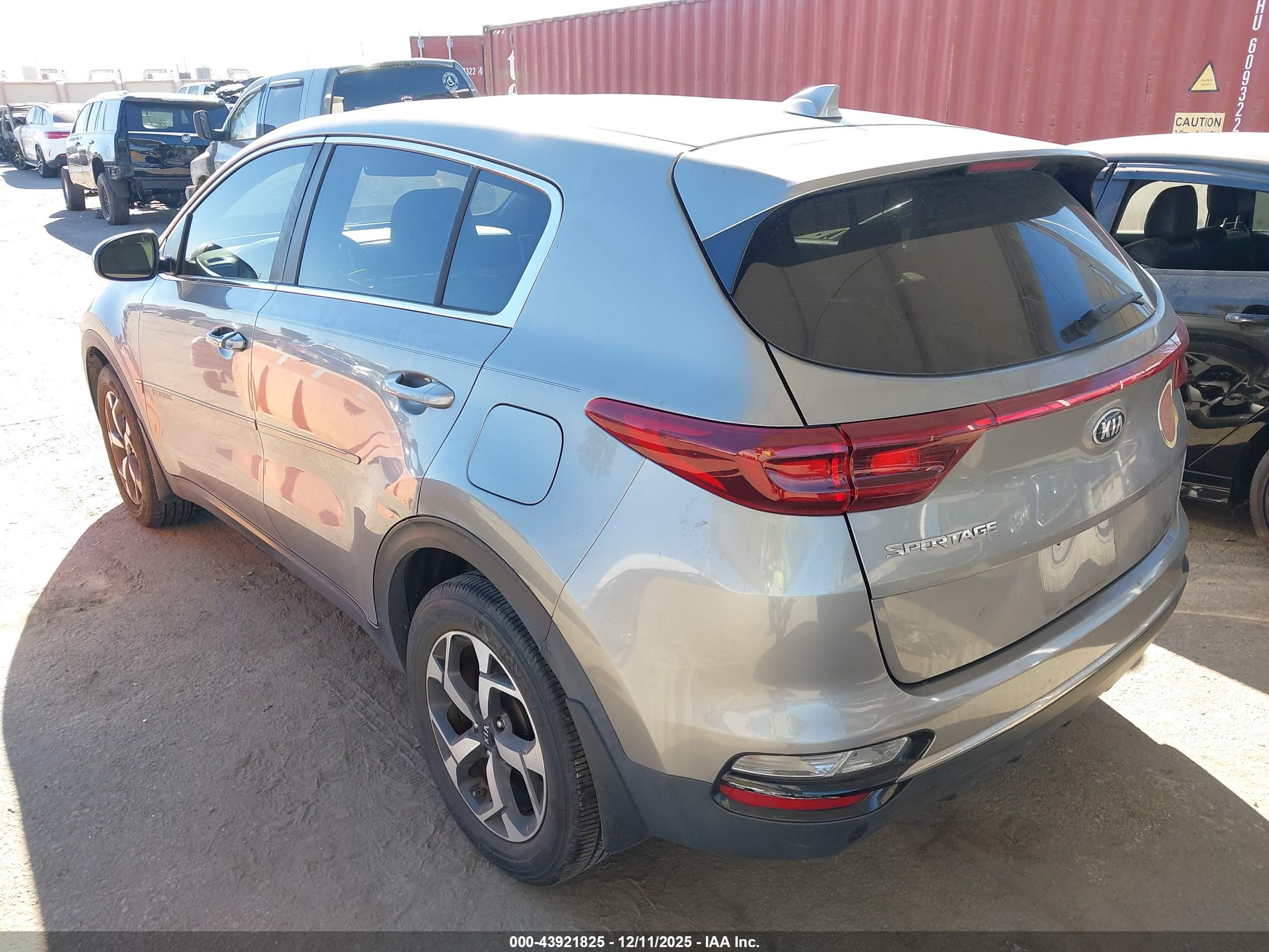 KIA SPORTAGE image 3