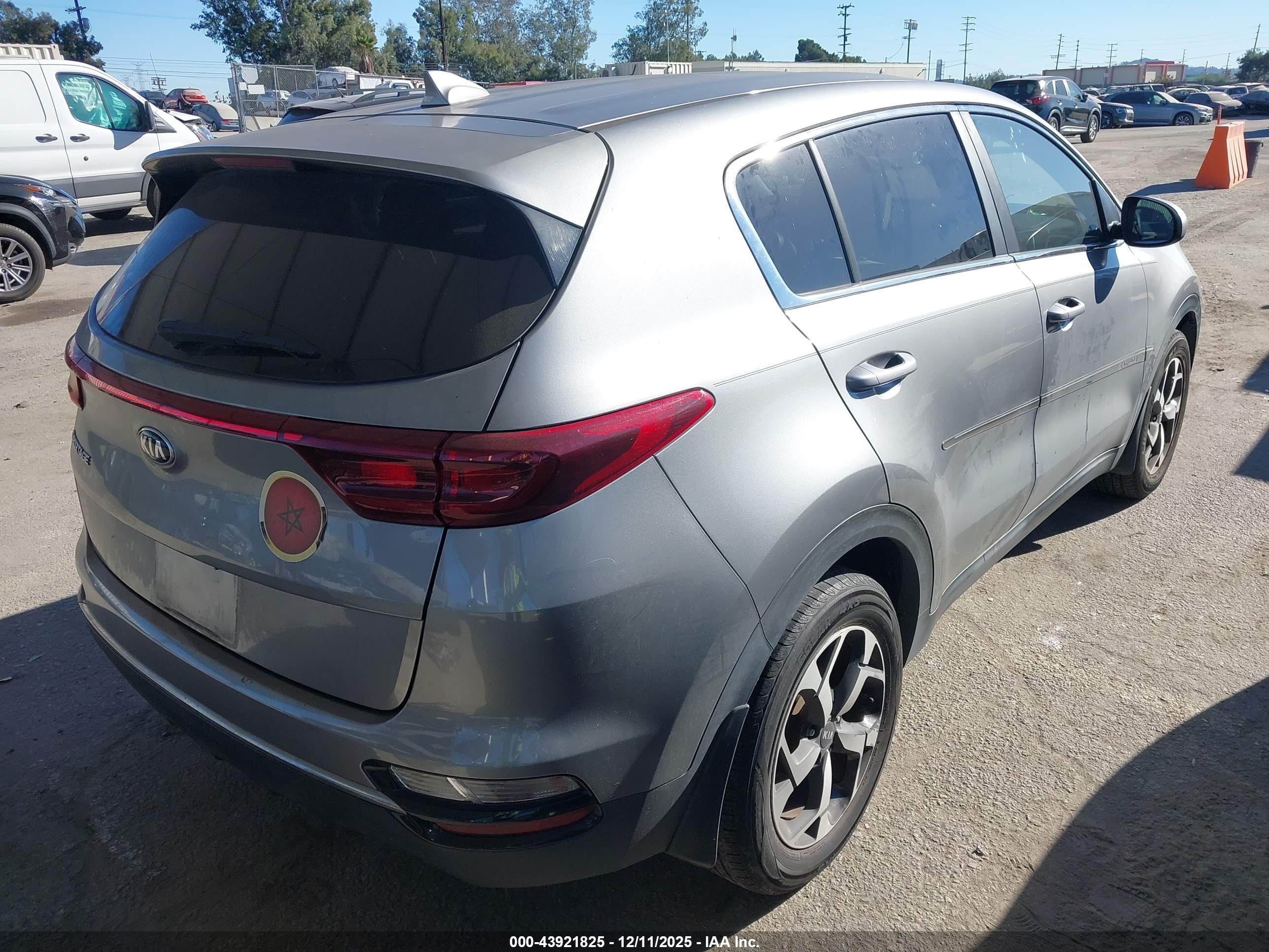 KIA SPORTAGE image 4