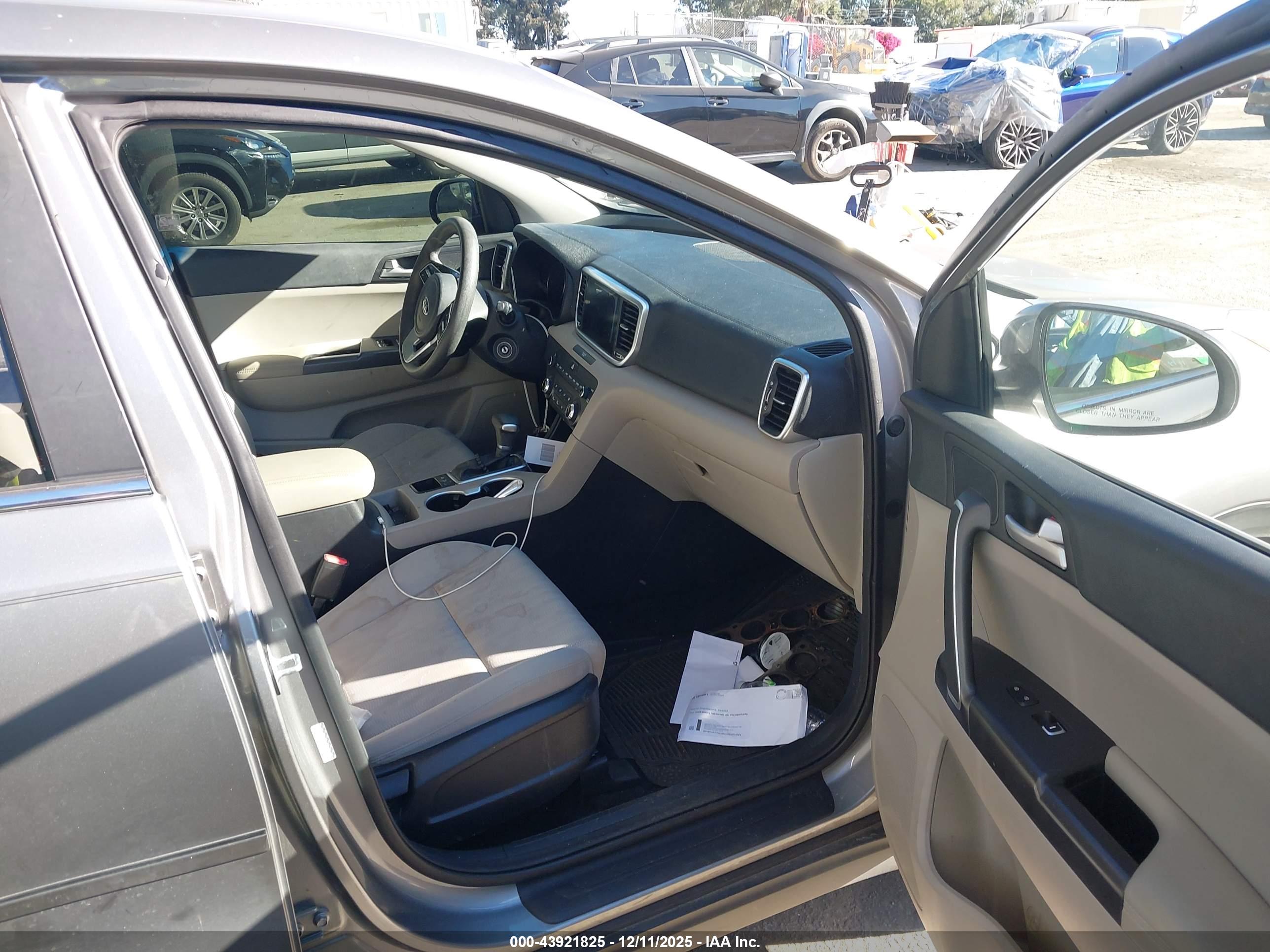 KIA SPORTAGE image 5