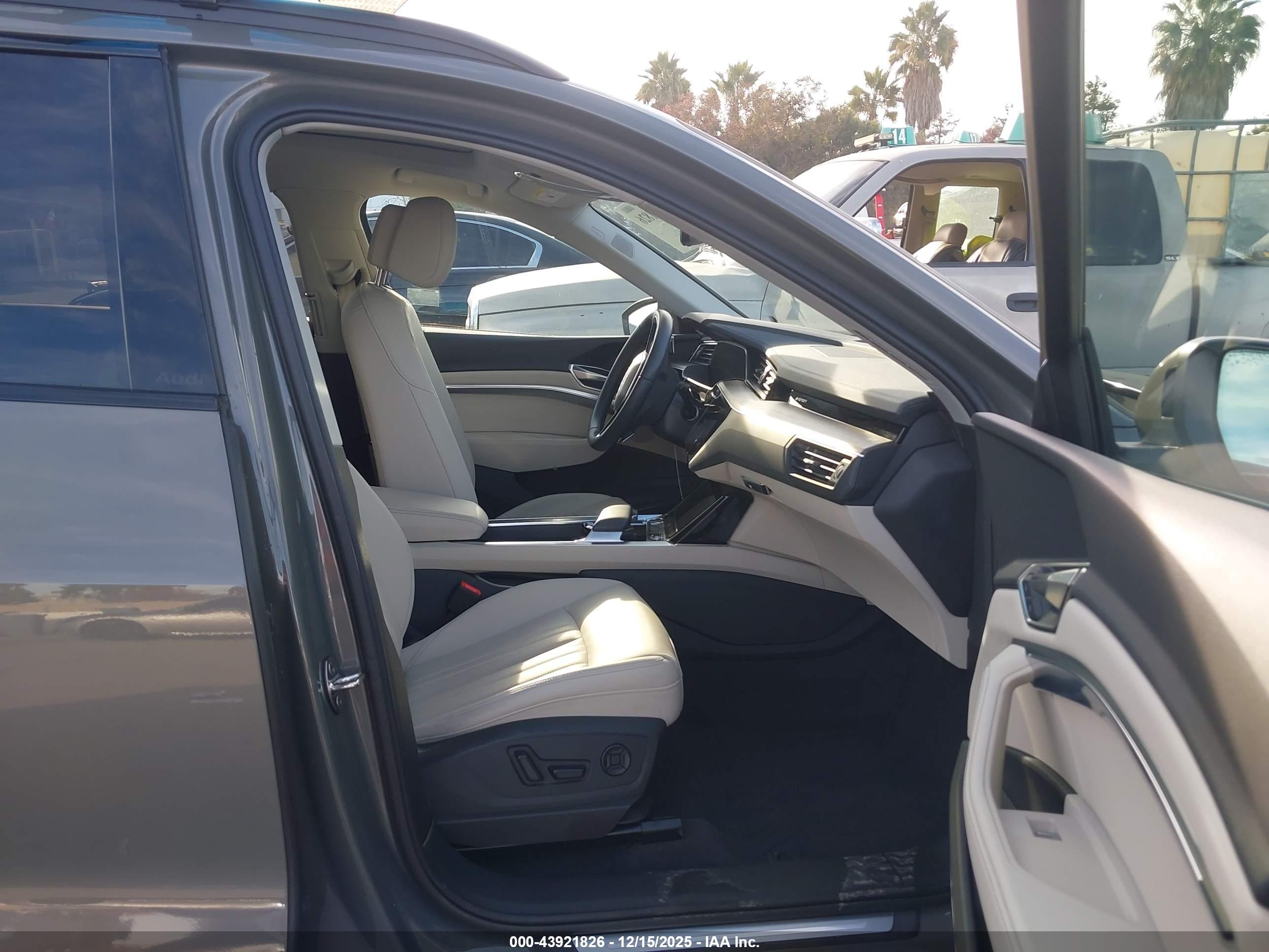 AUDI Q8 image 5