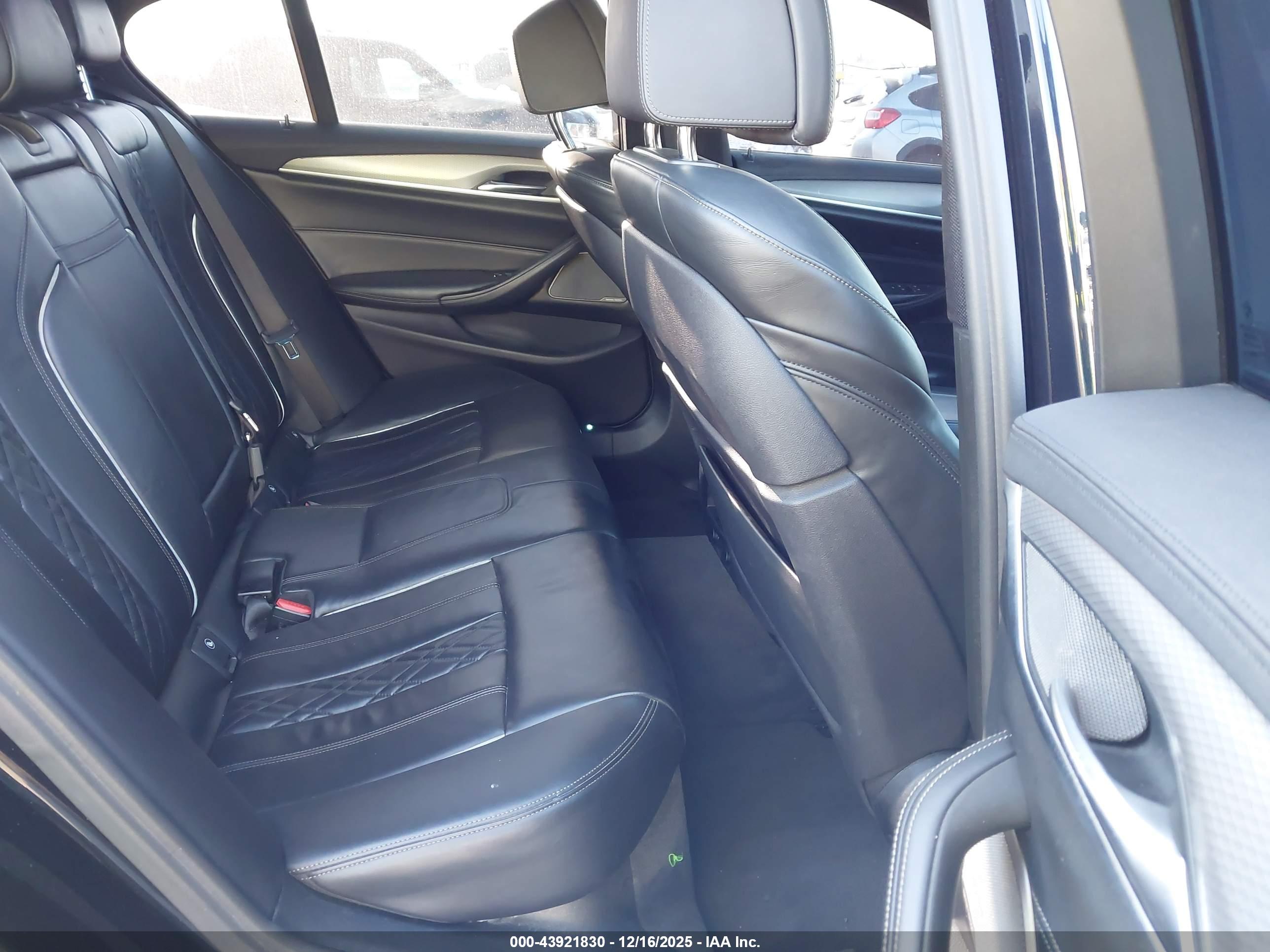 BMW M550I image 8