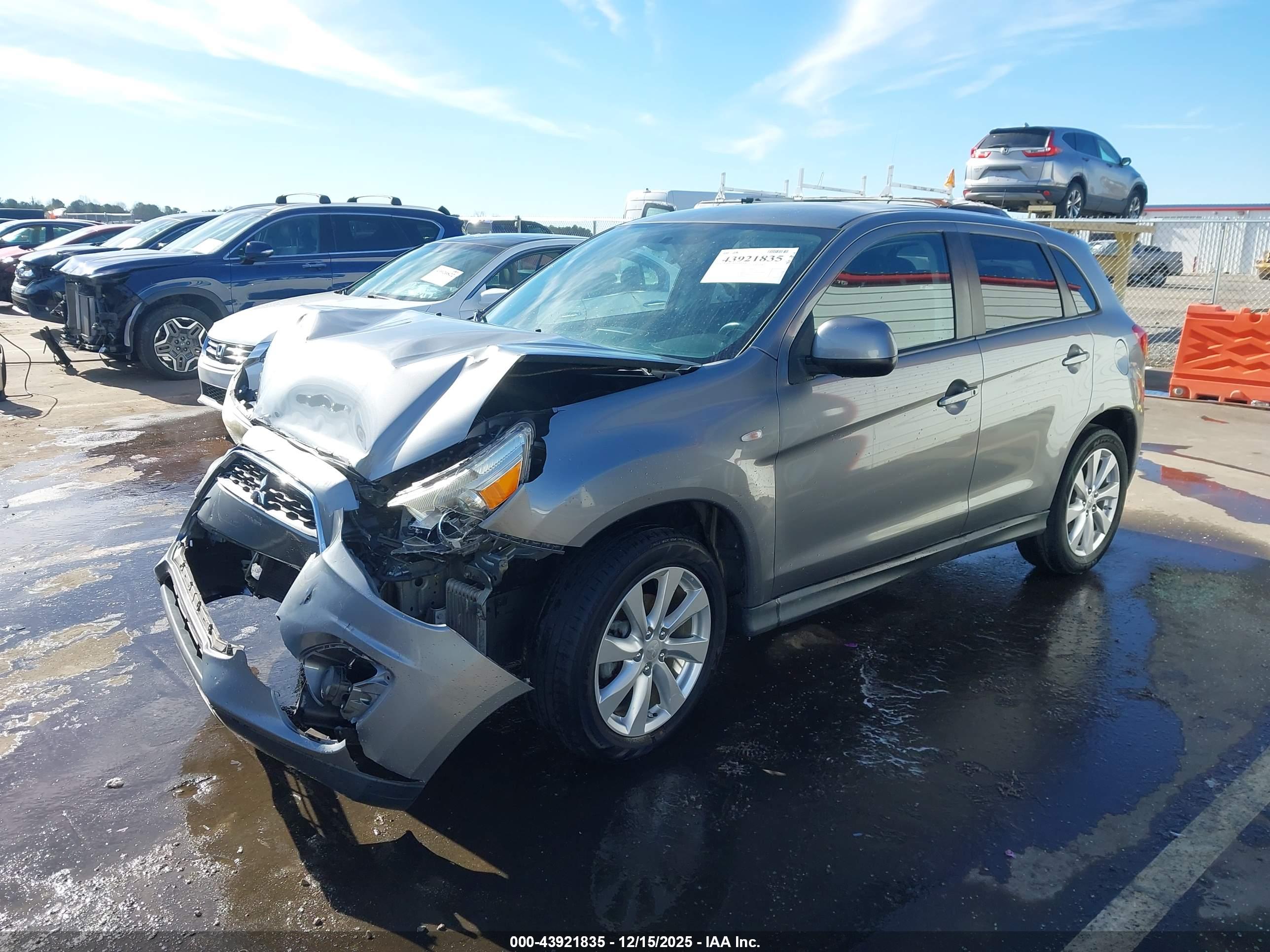 MITSUBISHI OUTLANDER image 2