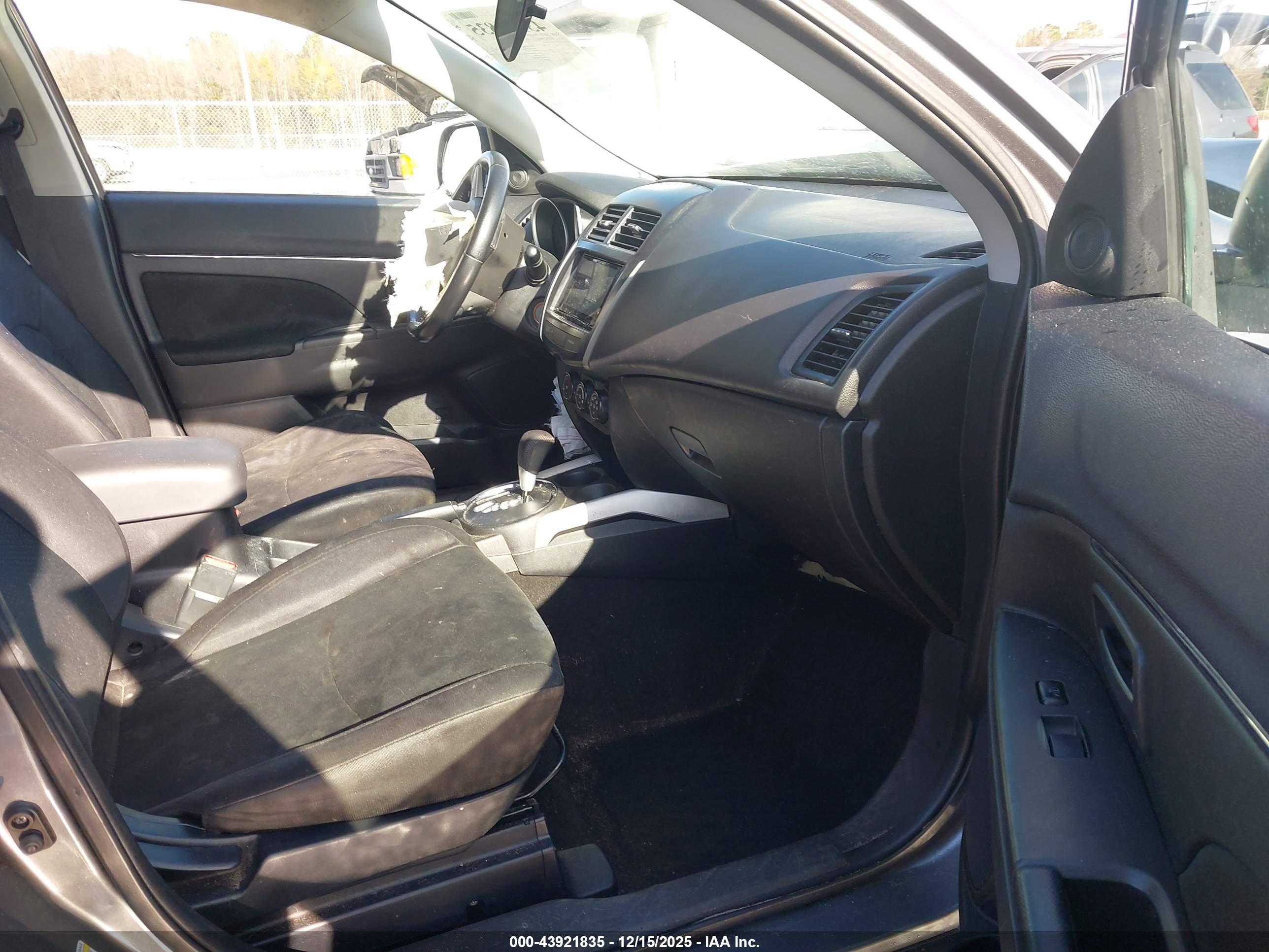 MITSUBISHI OUTLANDER image 5