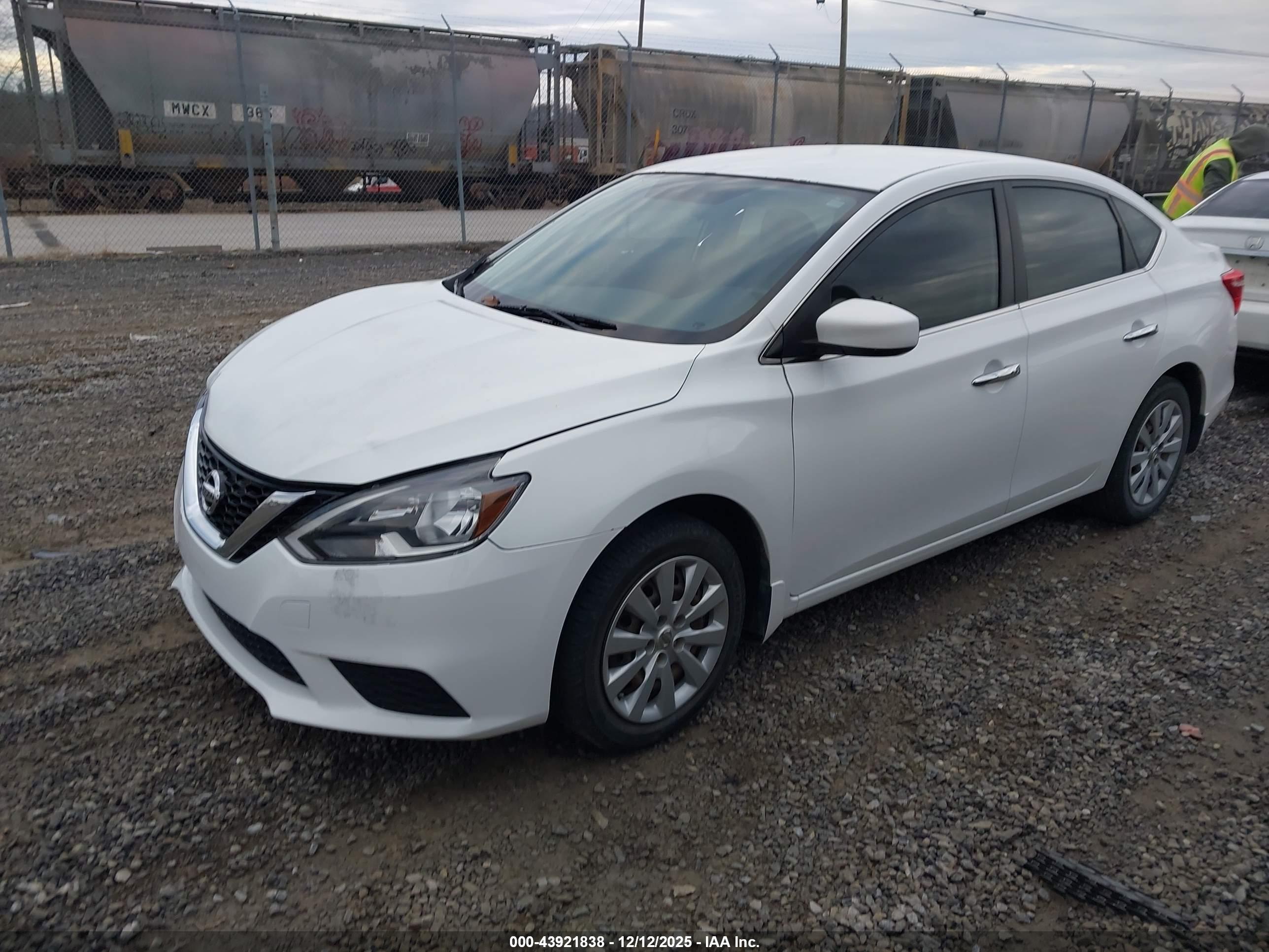 NISSAN SENTRA image 2