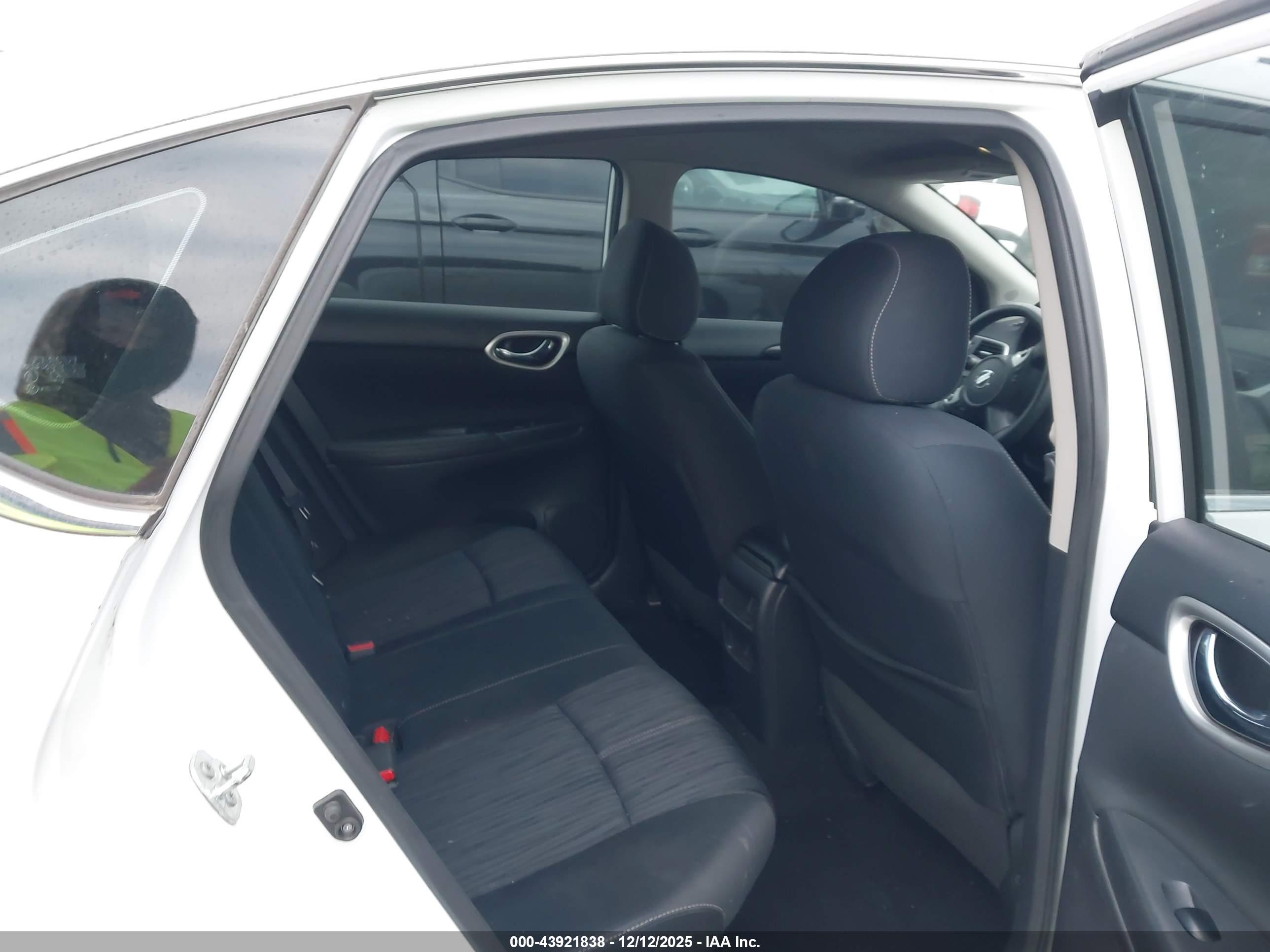 NISSAN SENTRA image 8