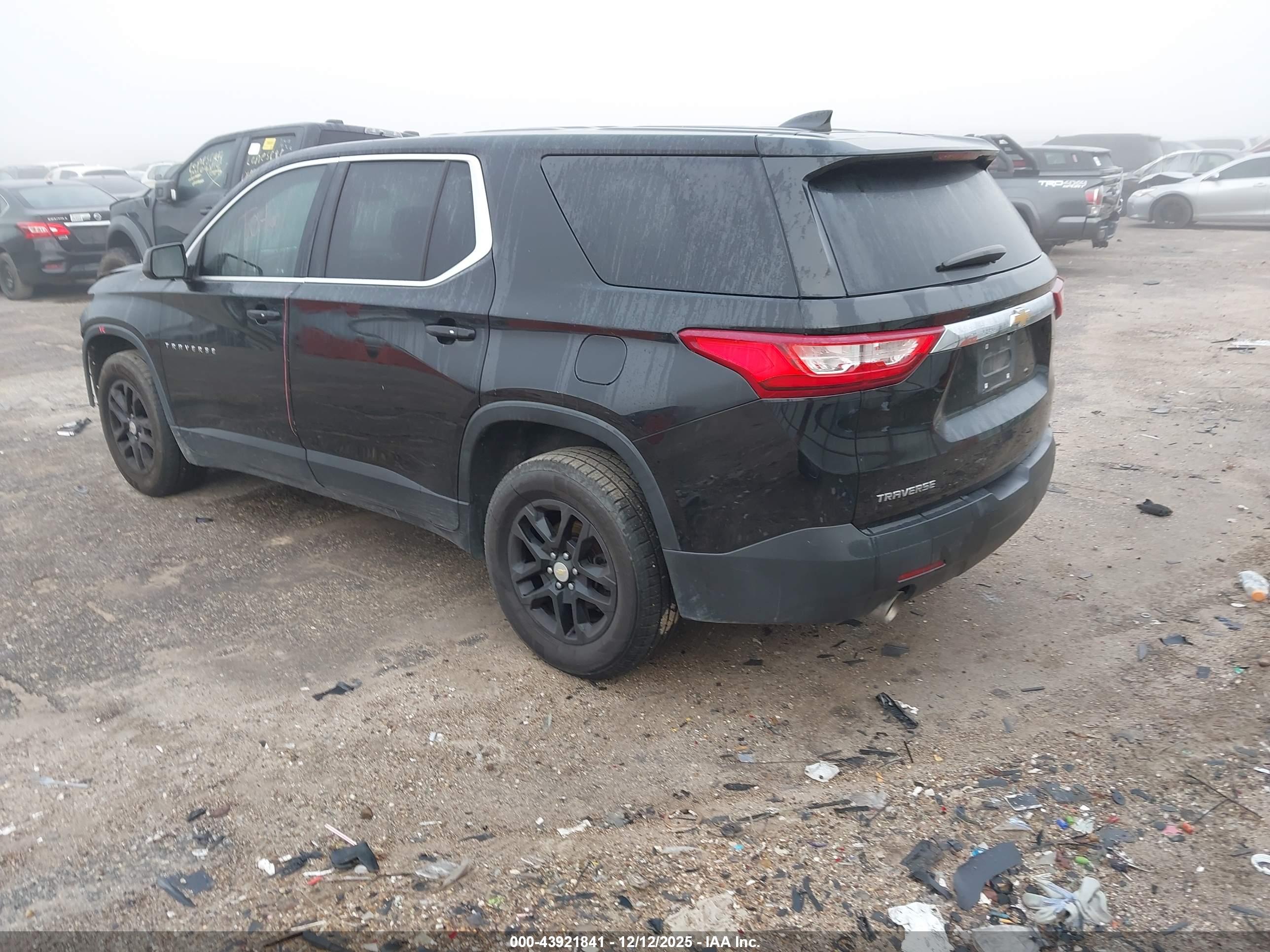 CHEVROLET TRAVERSE image 3