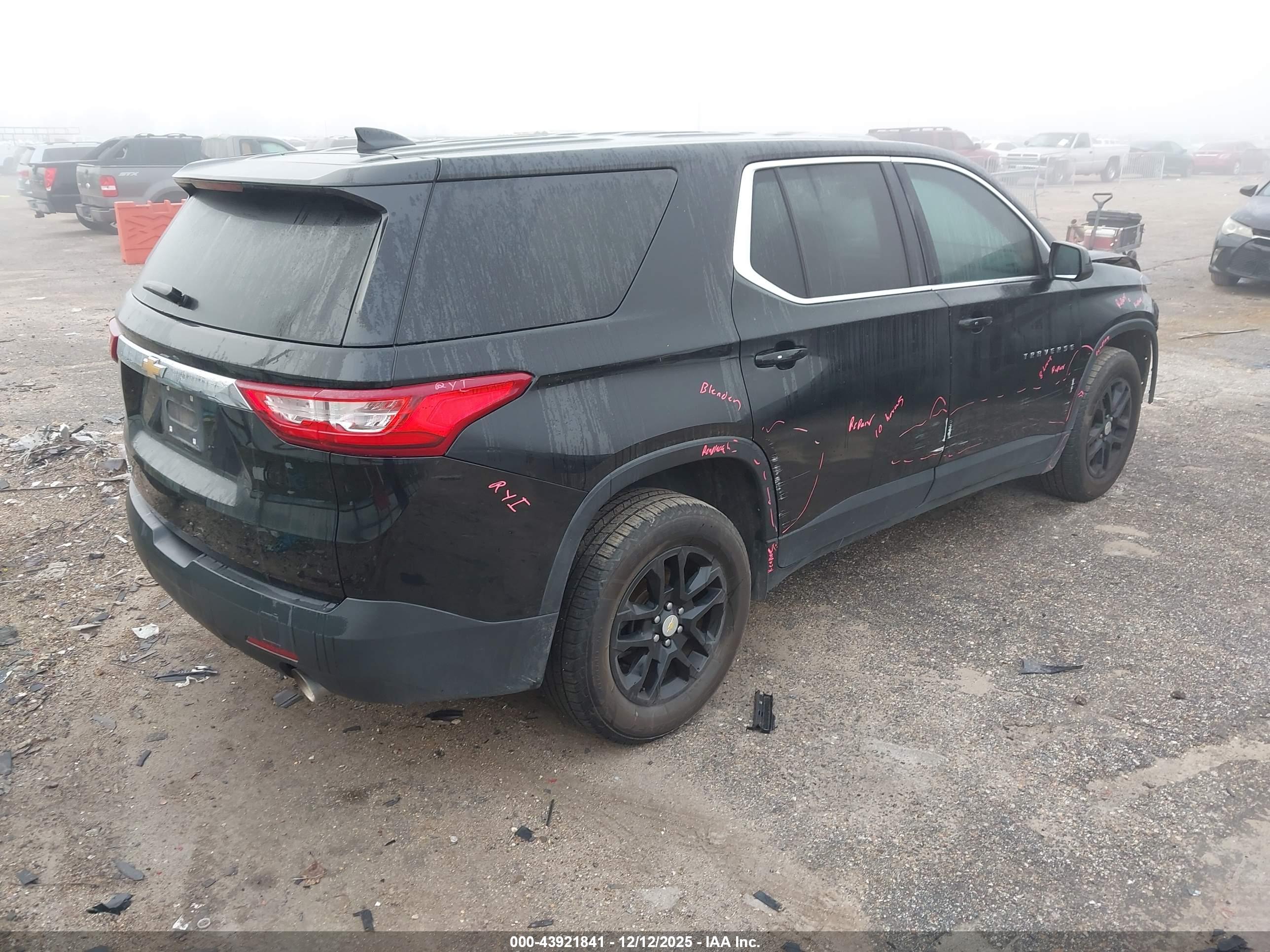 CHEVROLET TRAVERSE image 4