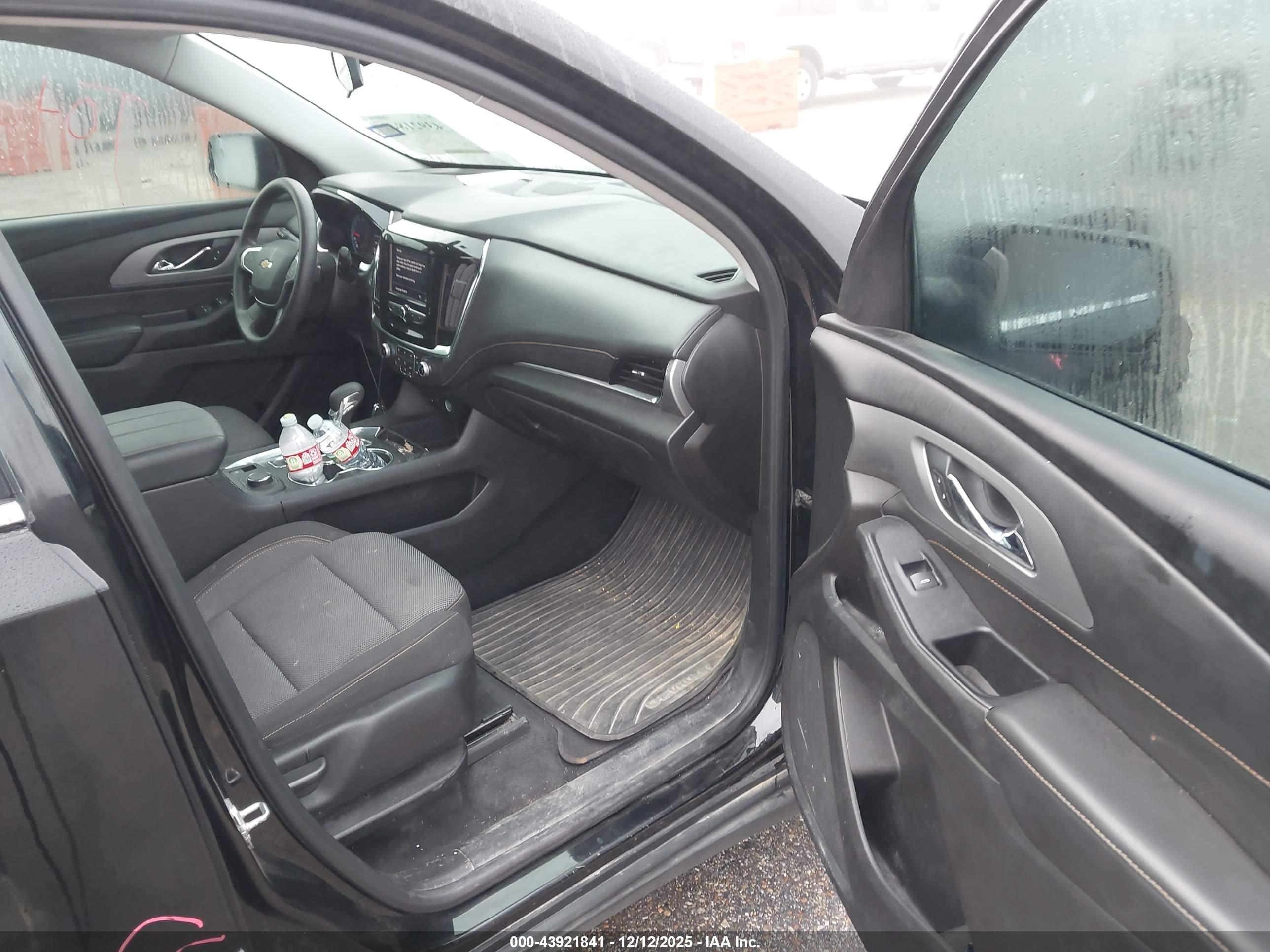CHEVROLET TRAVERSE image 5