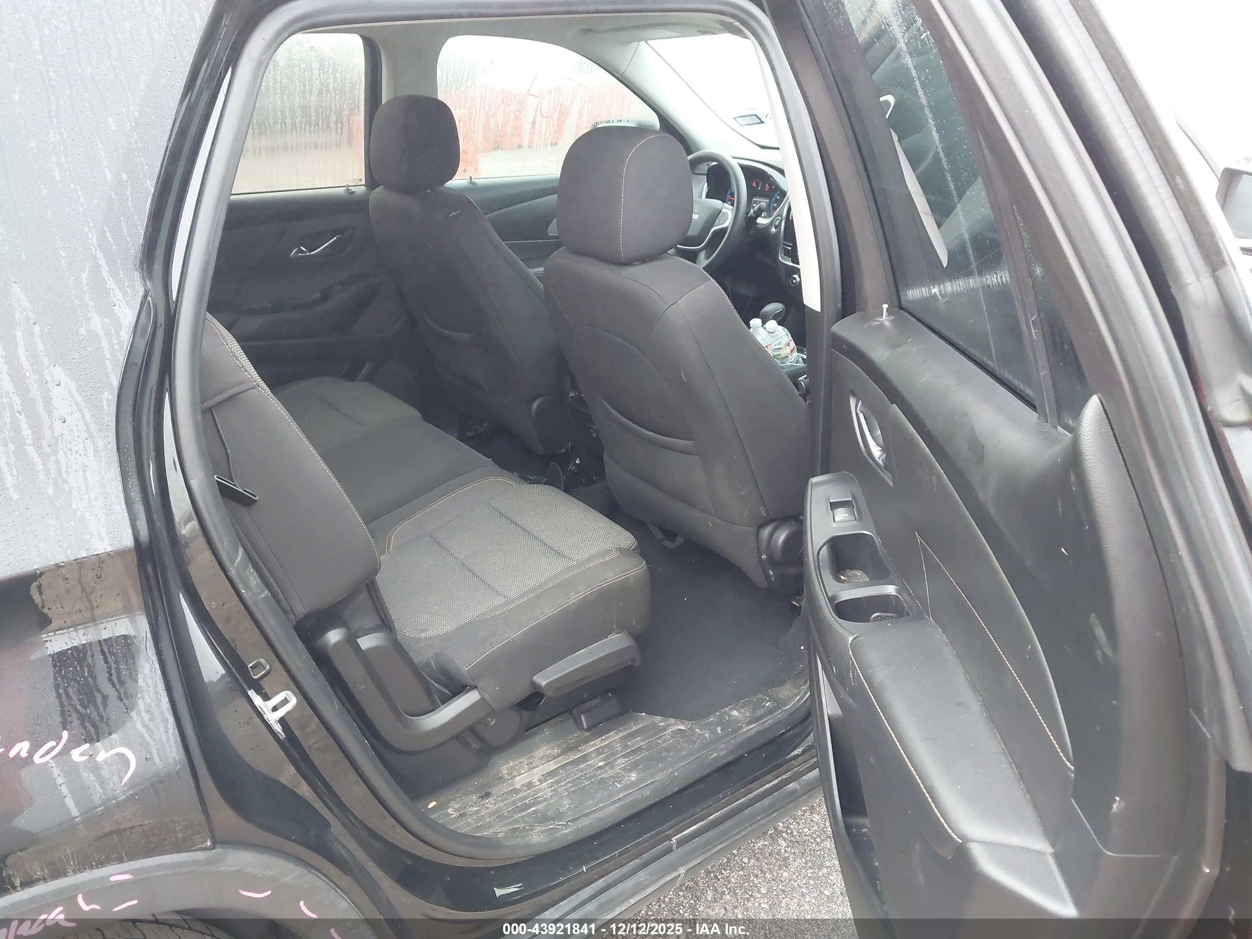 CHEVROLET TRAVERSE image 8