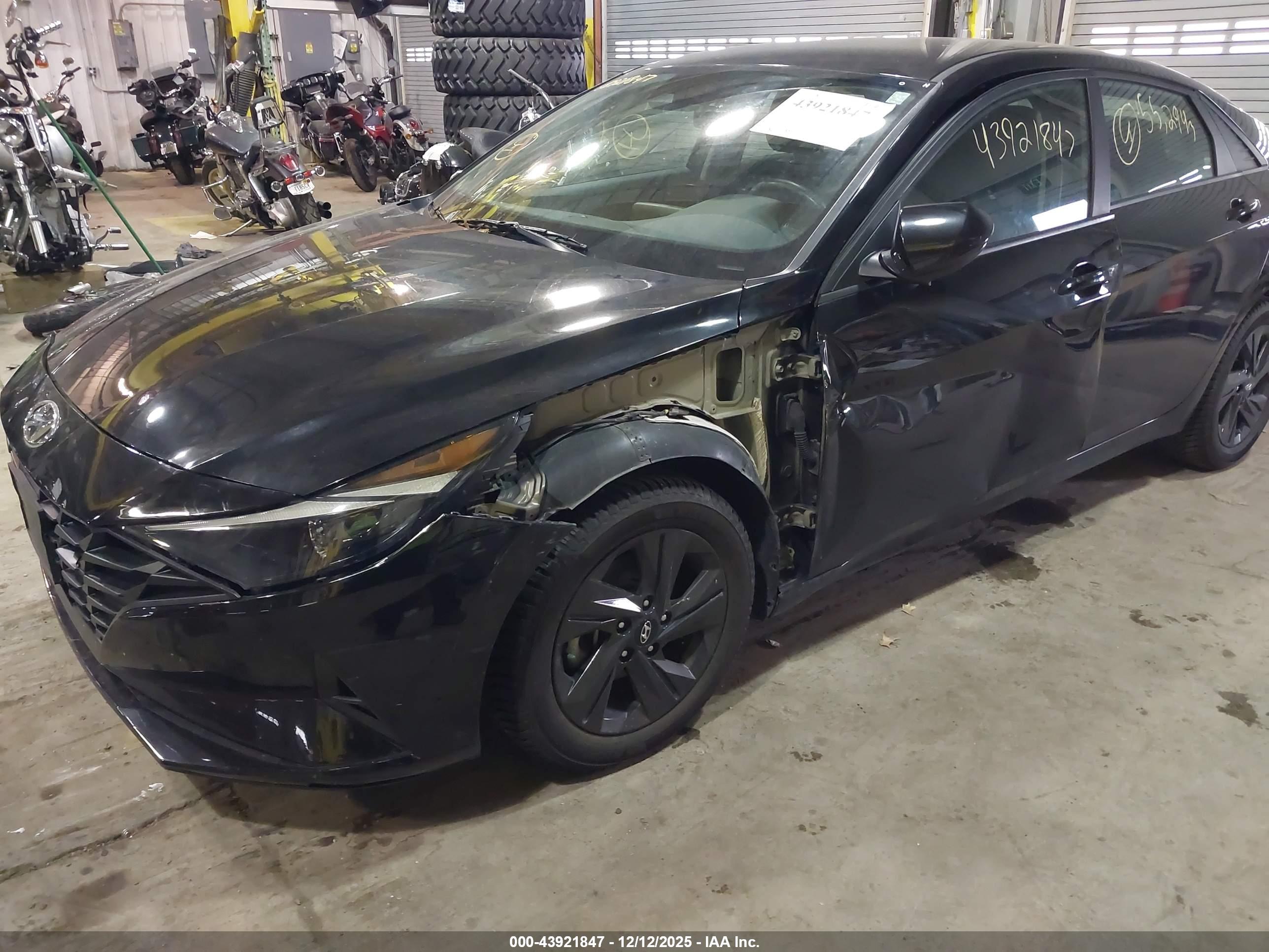 HYUNDAI ELANTRA image 6